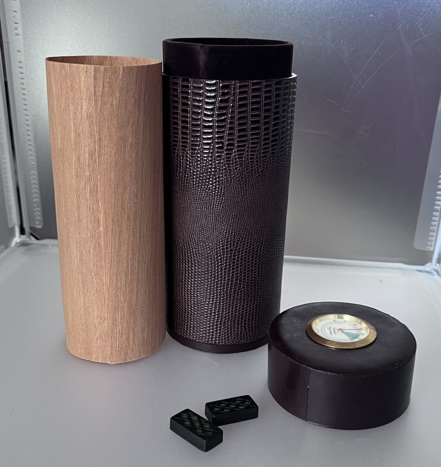 Alligator Infinity Cigar Tube with Hygrometer and Humidifier Brown