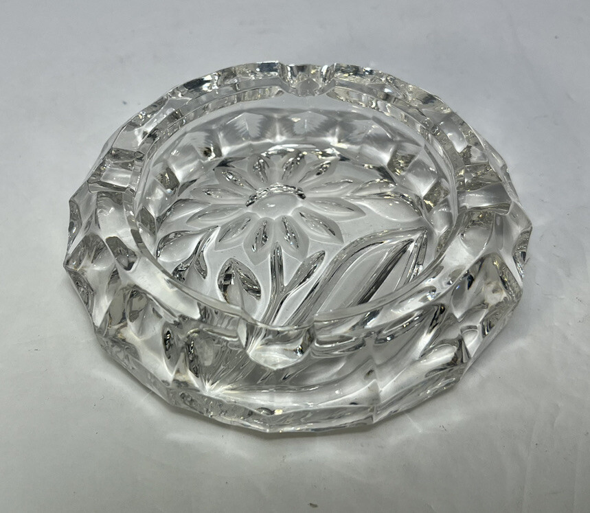 Vintage MCM Clear Thick Pressed Glass Ashtray 4.5″ Round Flower Daisy Sunflower