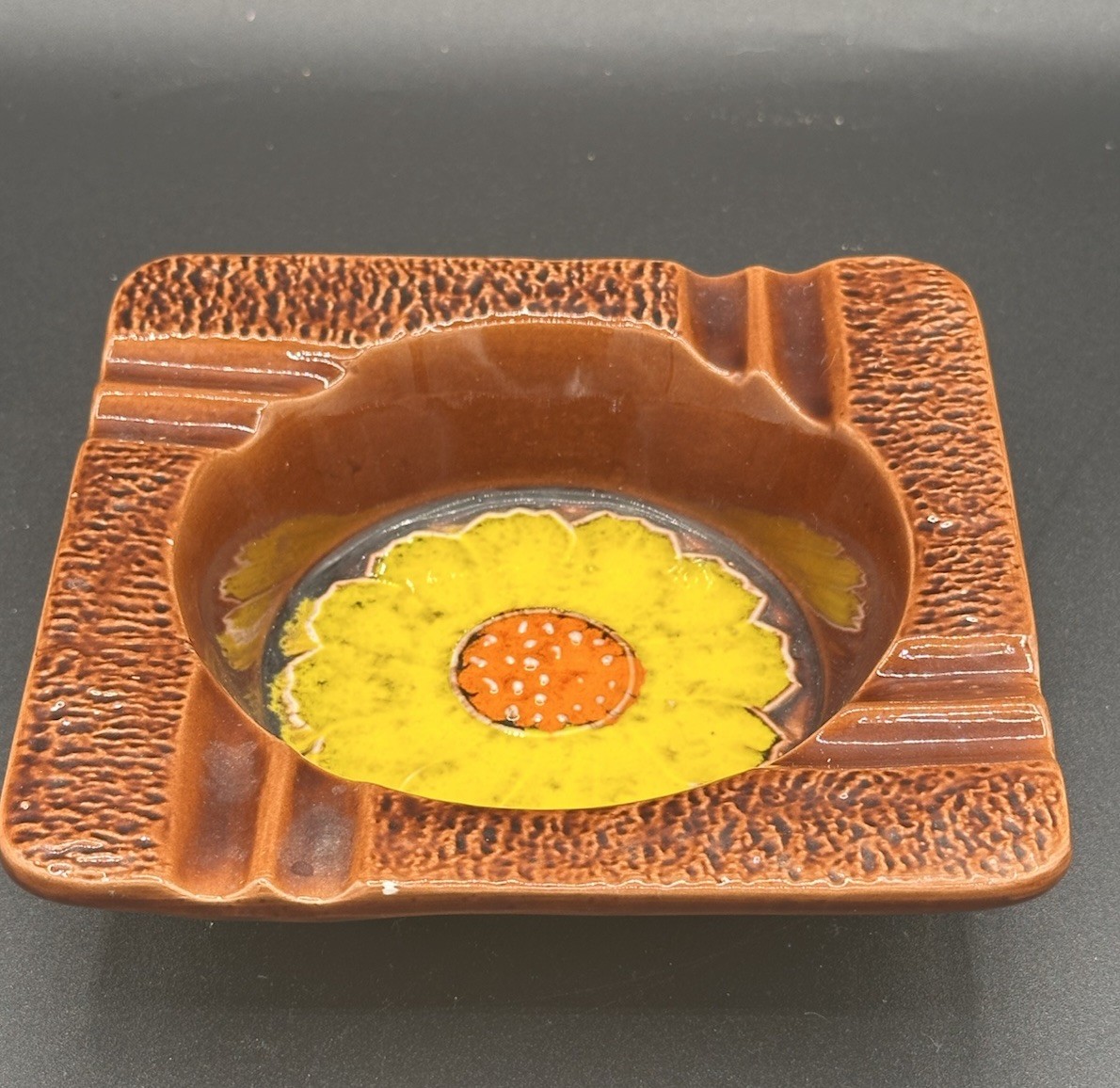 Vintage 60’s 70s MCM Flower Power Retro Ceramic Ashtray JAPAN LABEL Daisy READ