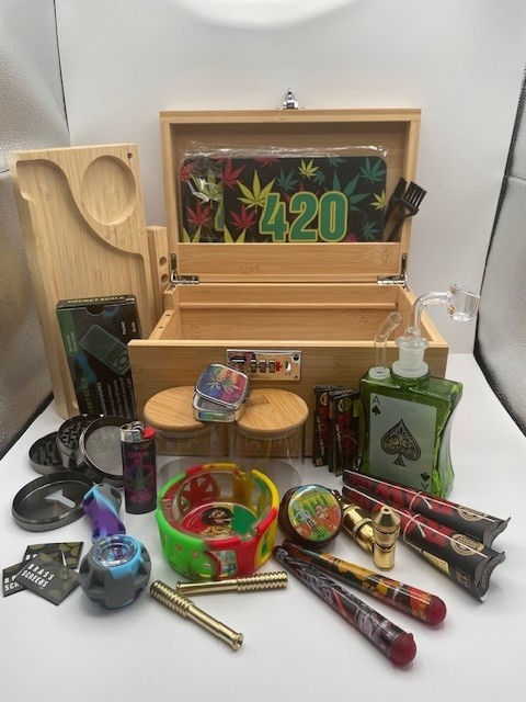 The Ultimate Tobacco Smoking Kit in Wood Storage box Wow LQQK