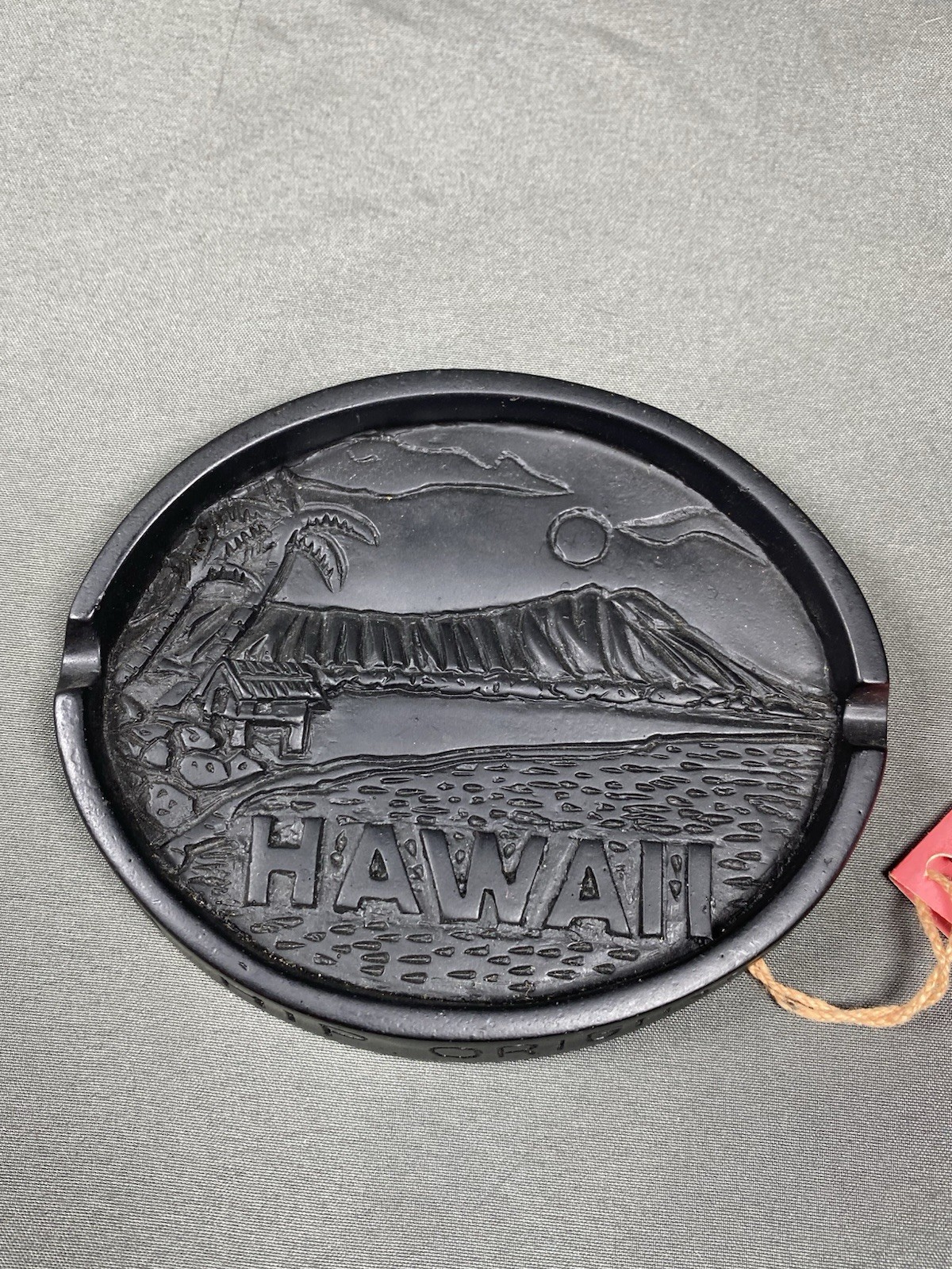 VINTAGE HAWAIIAN LAVA ASHTRAY/SOAP DISH ‘A HIP ORIGINAL’ VOLCANO SCENE W/ TAG