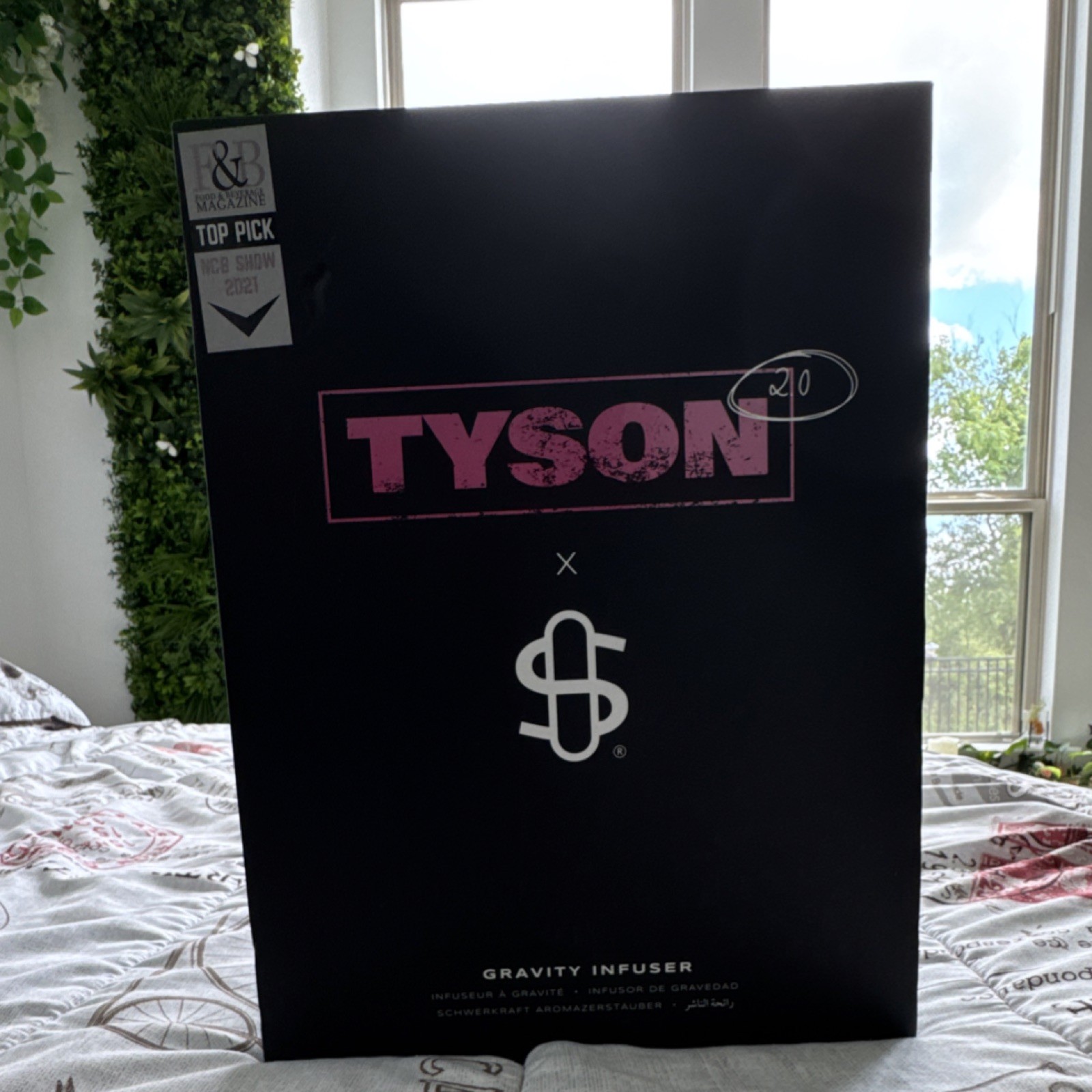 Stündenglass Gravity Infuser Tyson Edition Collectible Hookah