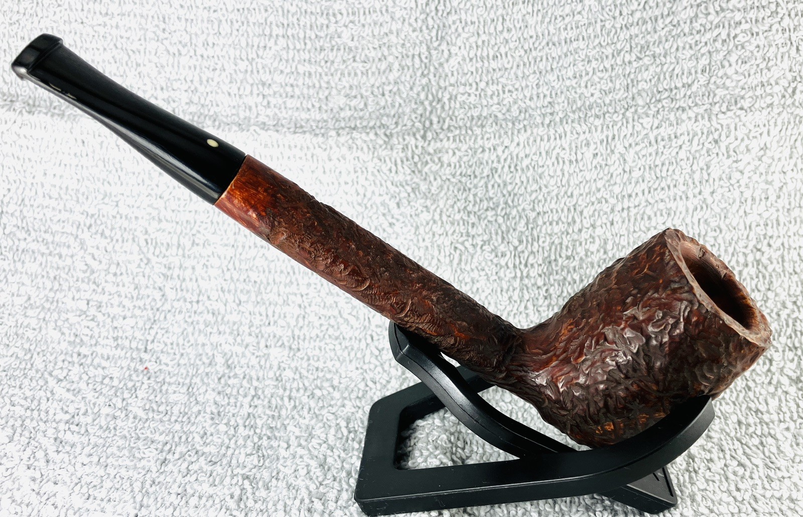 Carl Harris Made Bench Grade Rusticated Canadian Vulcanite Oval Tapered Stem Dot
