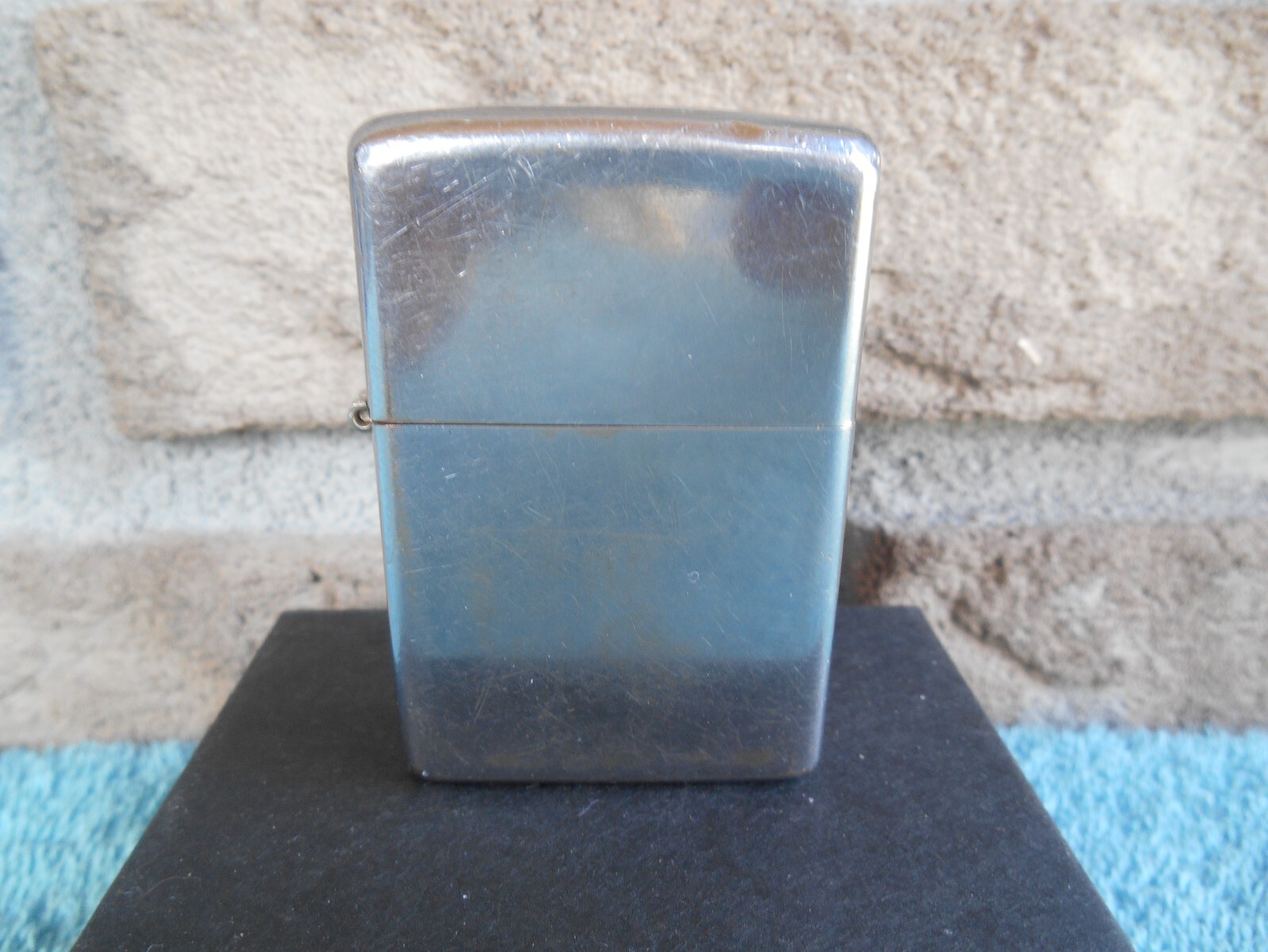 VINTAGE ZIPPO 1976 /- / POLISHED CHROME CIGARETTE LIGHTER PLAIN NO ENGRAVING