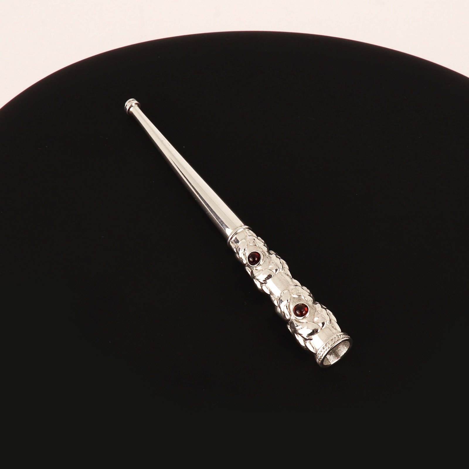 Cigarette holder for Regular Cigarettes with Garnets Made of Stainless Steel