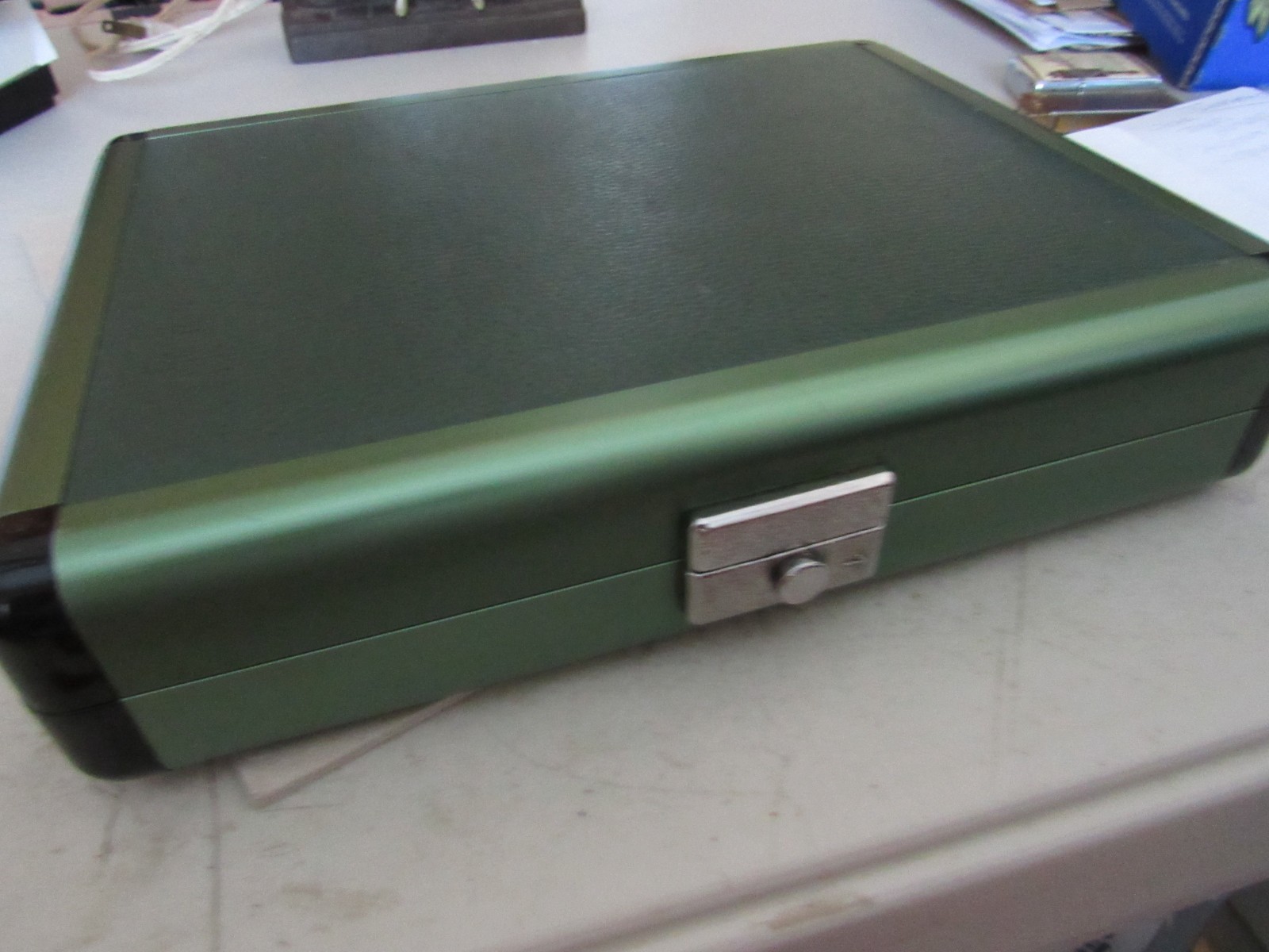 ALUMINIUM TRAVEL CIGARS HUMIDOR INLAID CEDAR NEW ON CASE LIGHT GREEN ANODIZED