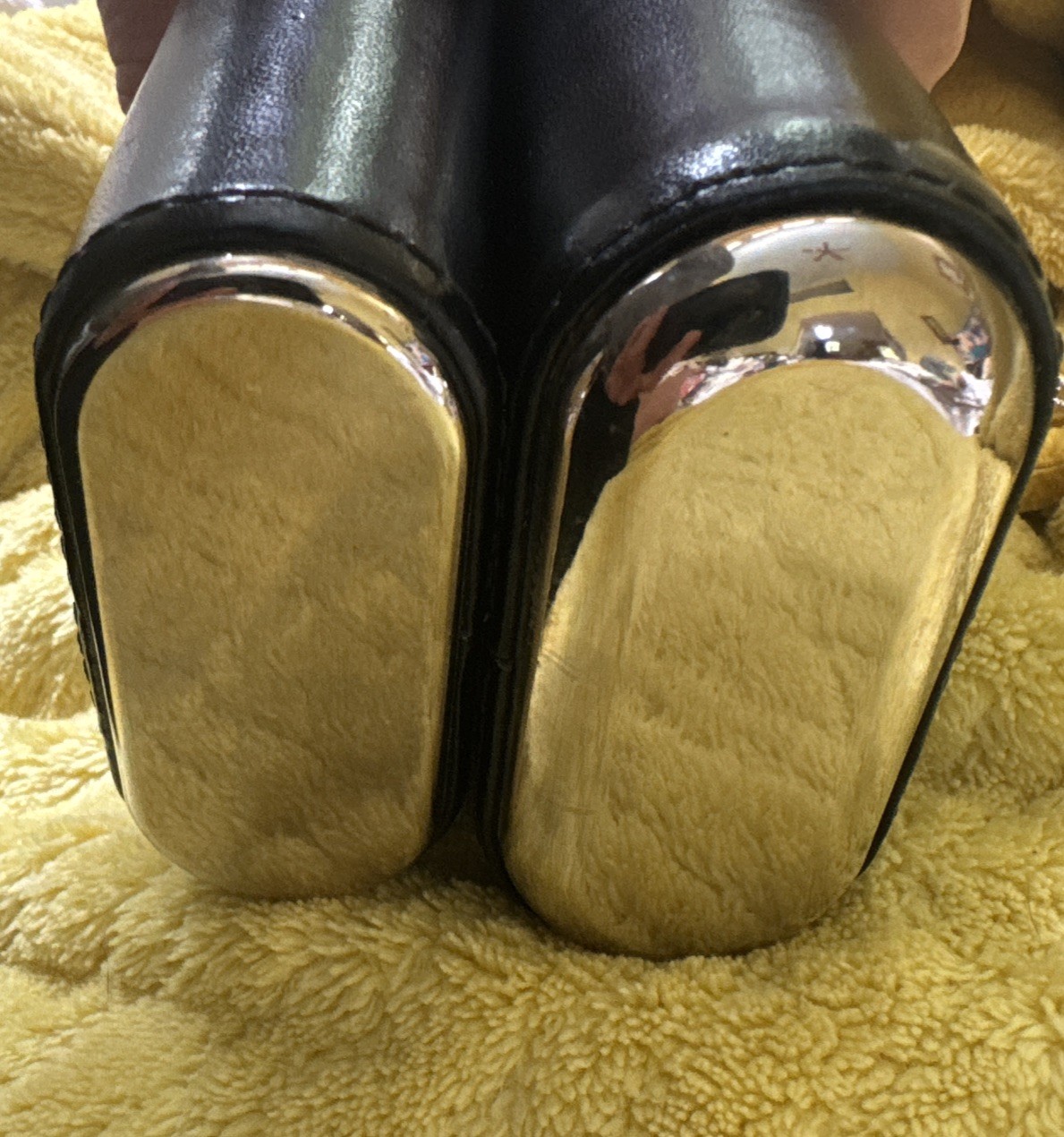 Mantello Black Leather Cigar Case with Interior Cedar Lining