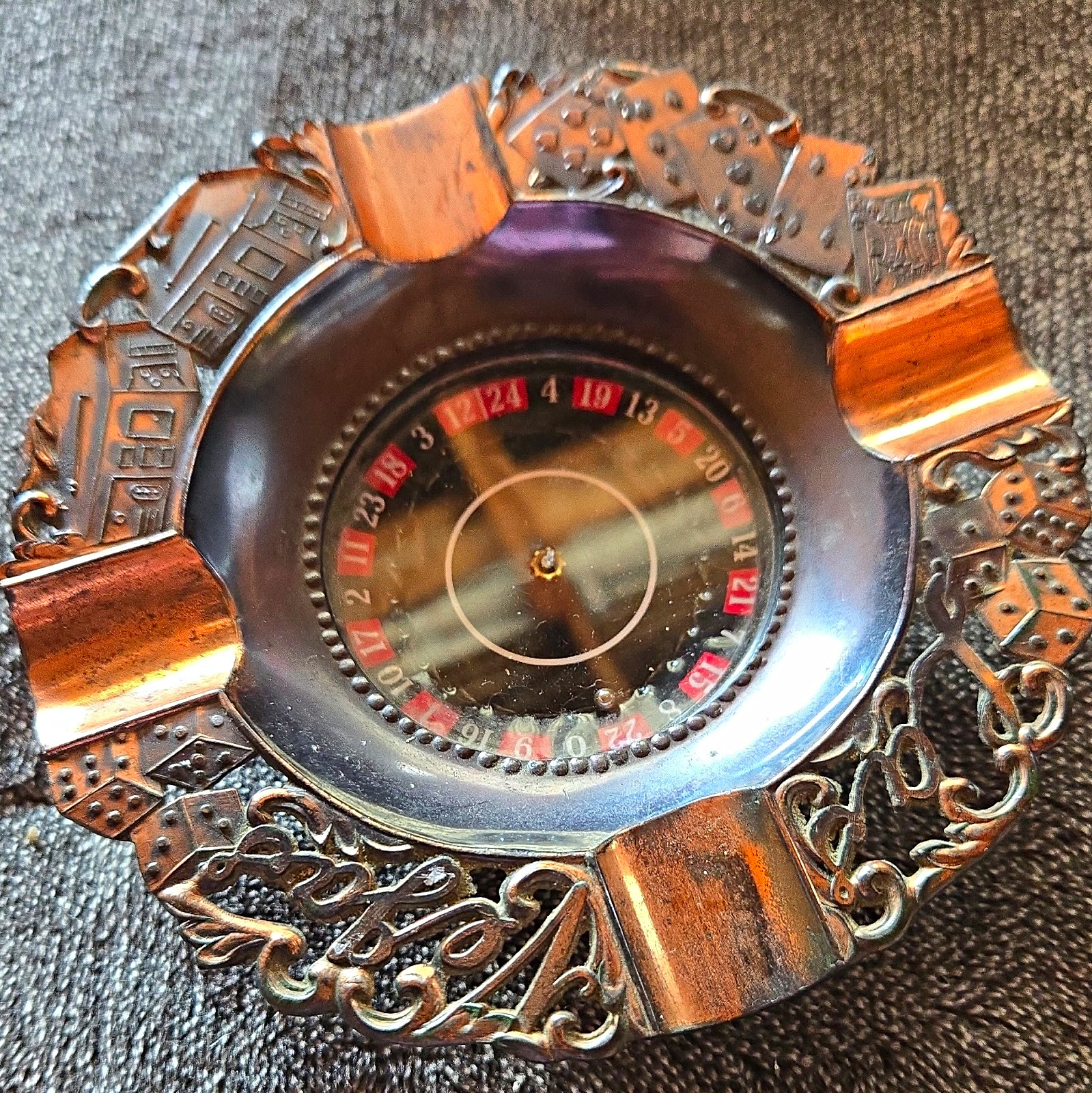 Metal Ashtray w/ Felt Bottom – Roulette Wheel & Dice Design Tabletop Decor