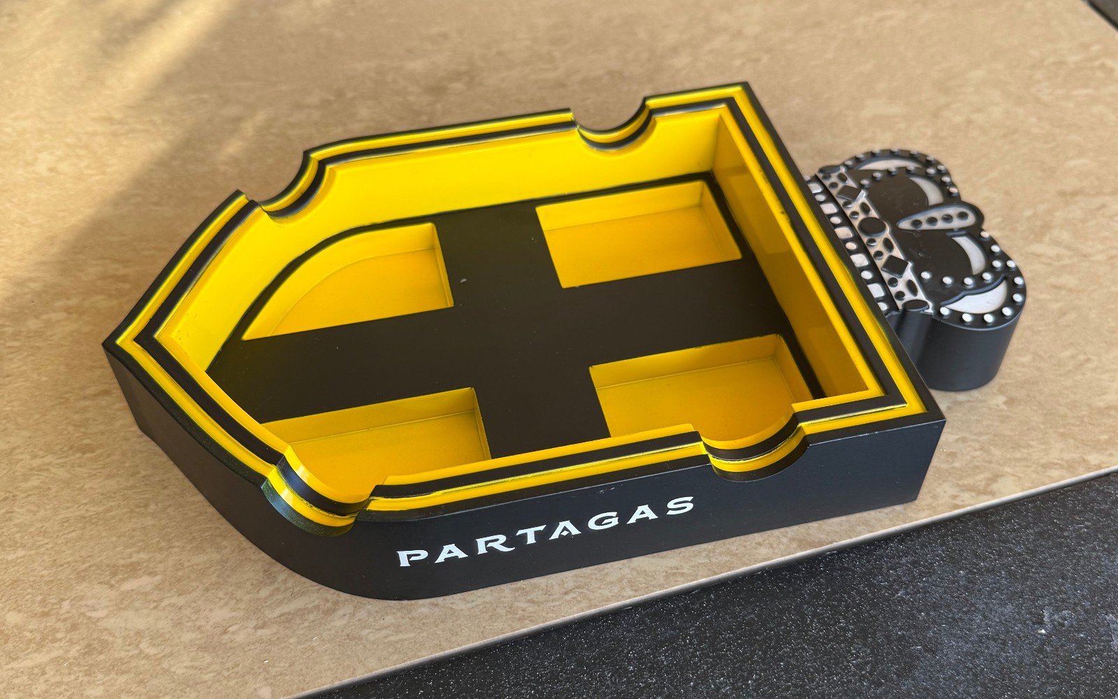PARTAGAS TABLE-TOP CIGAR ASHTRAY BLACK & YELLOW METAL HOLDS FOUR CIGARS