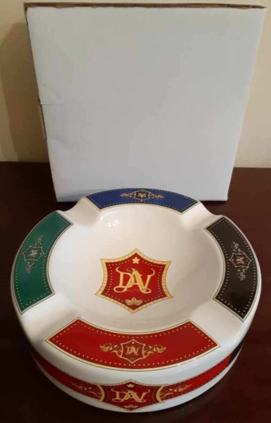ORNATE LARGE CIGAR ASHTRAY FOOTED CERAMIC – 4 large cigar rests – BRAND NEW