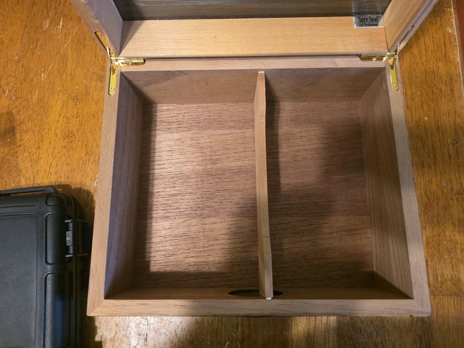 Glass Top Cigar Humidor w/ Hygrometer & Divider Cedar Lined