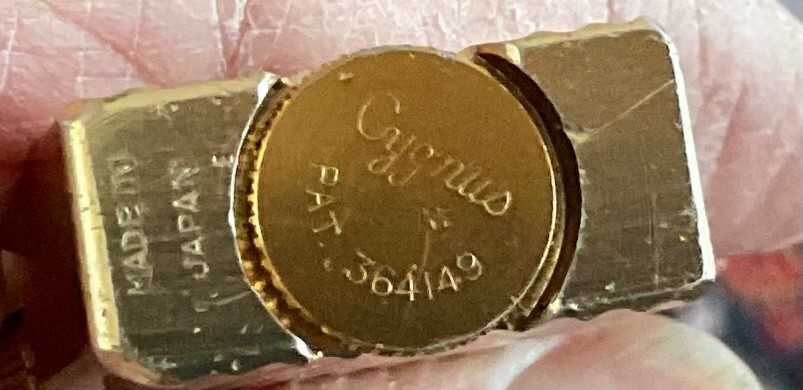 Vintage PAA Penguin Cygnus Gold Tone Lighter / VG / Works Perfect.
