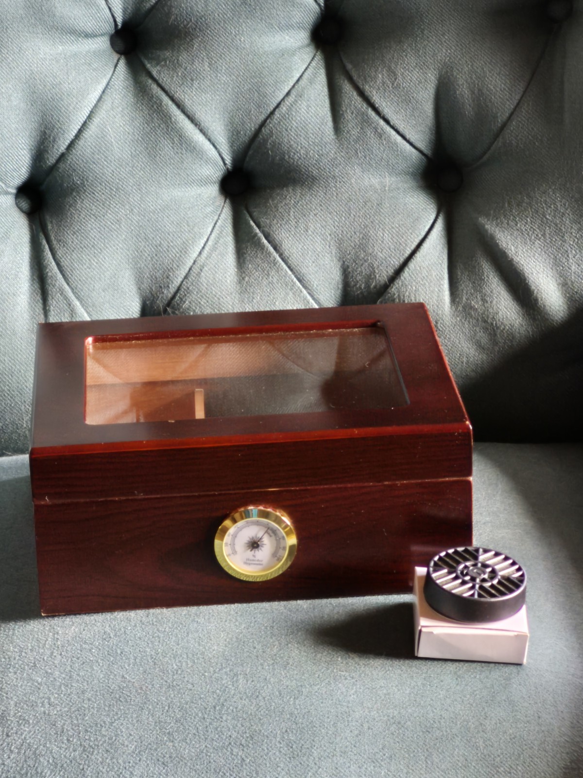 Humidor Supreme Glasstop Cedar Lined & Divider Cigar Humidifier Vietnam