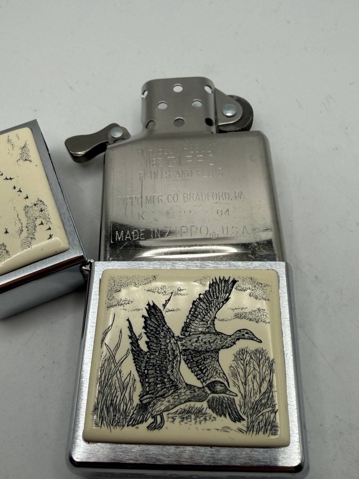 Vintage 2004 Flying Ducks Scrimshaw Chrome Zippo Lighter W/ Casual Men’s Watch