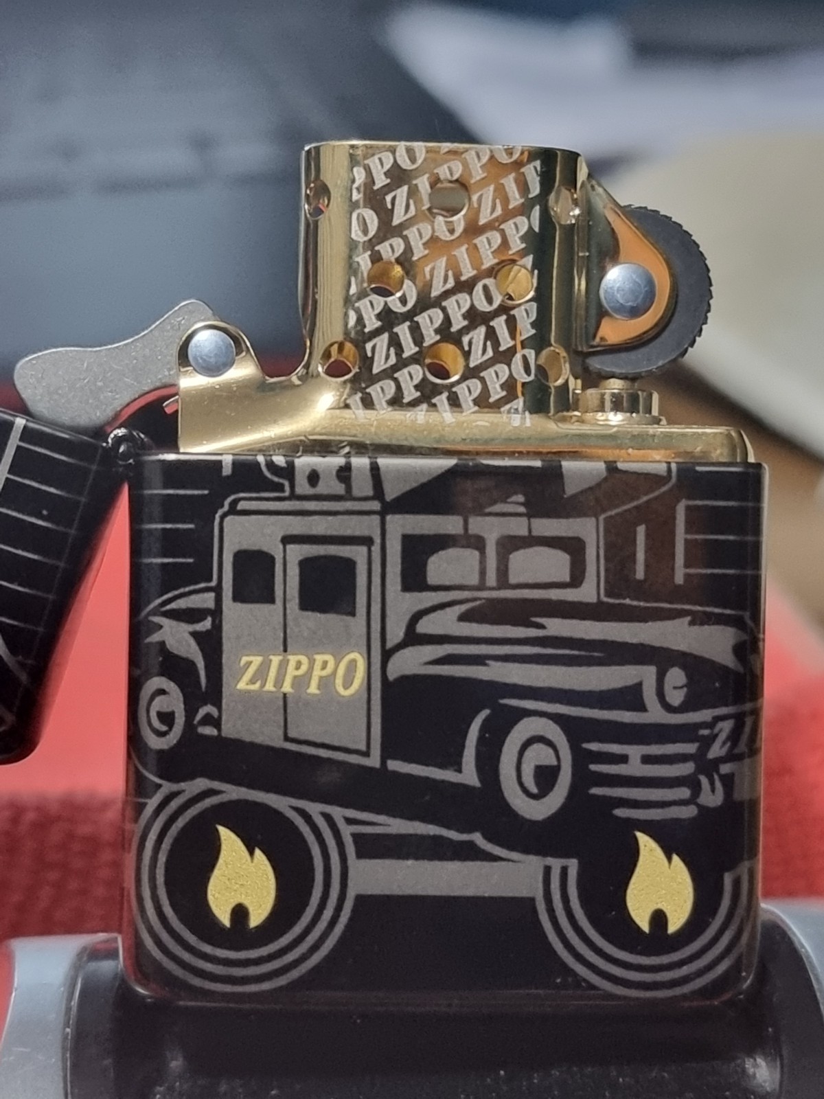 RARE 2023 COTY AMERICAN EDITION 75TH ANNIVESARY ZIPPO CAR 03828/10000 ZIPPO BNIB