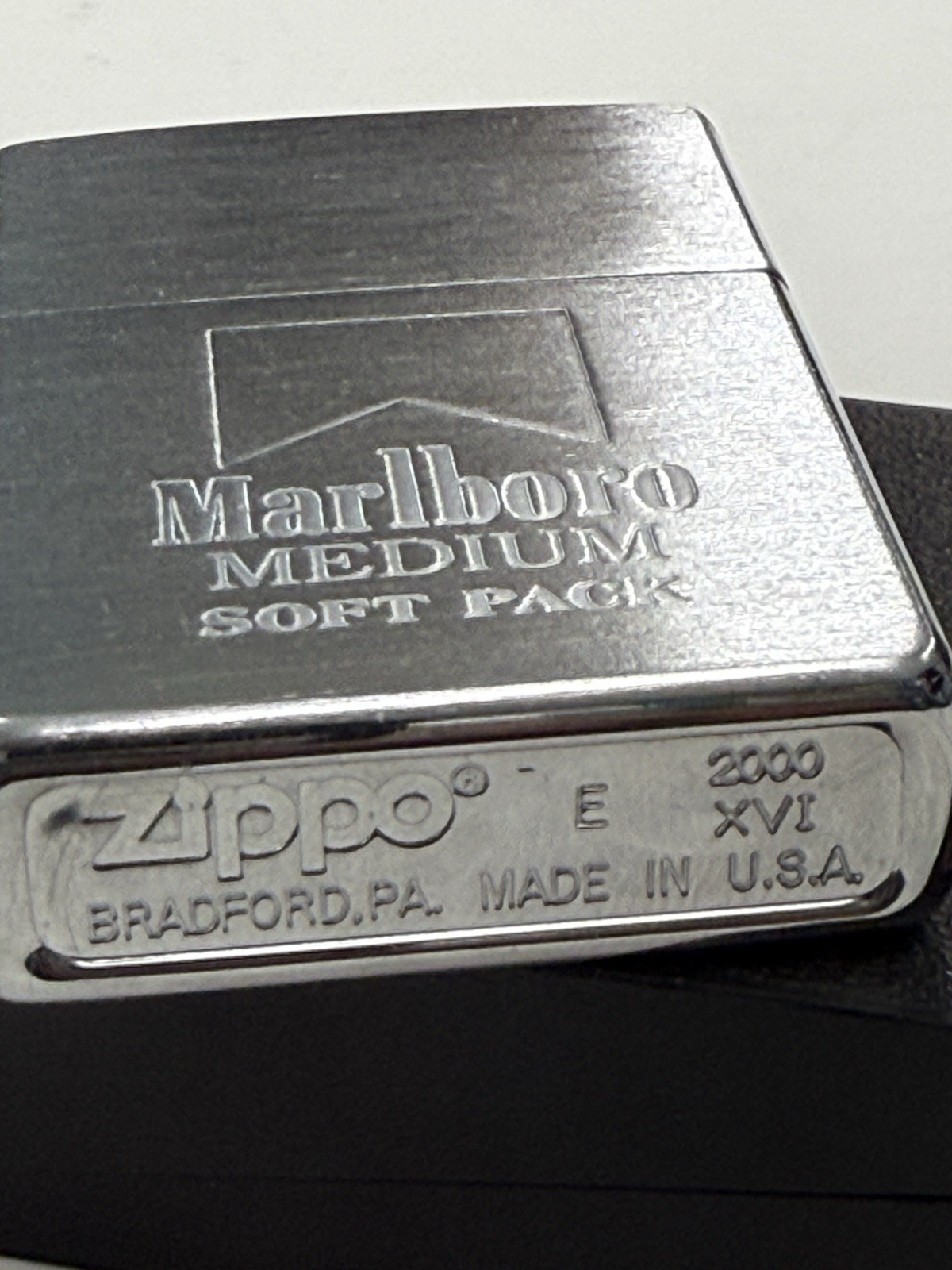 RARE ZIPPO 2000 MARLBORO MEDIUM SOFT PACK LIGHTER UNFIRED IN BOX G148
