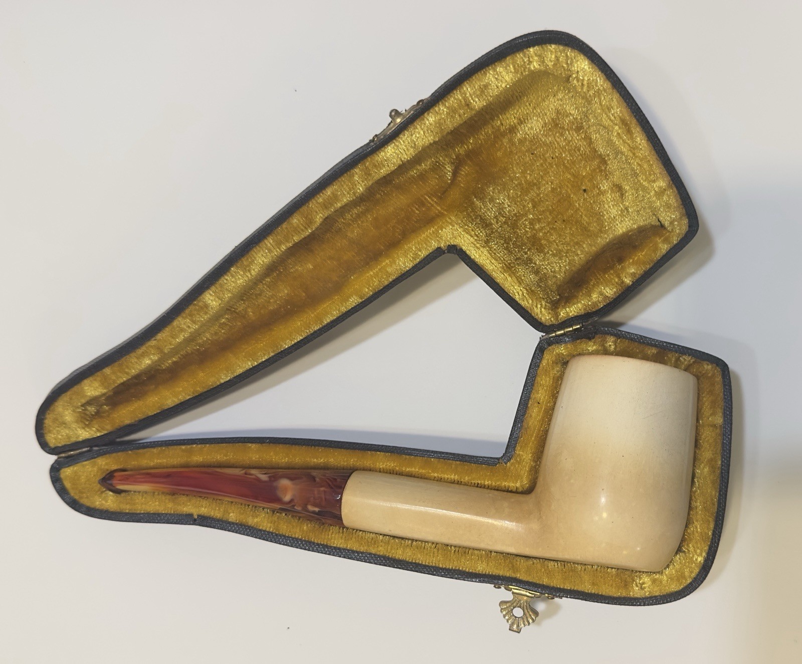CAO Meerschaum Estate Straight Apple Pipe