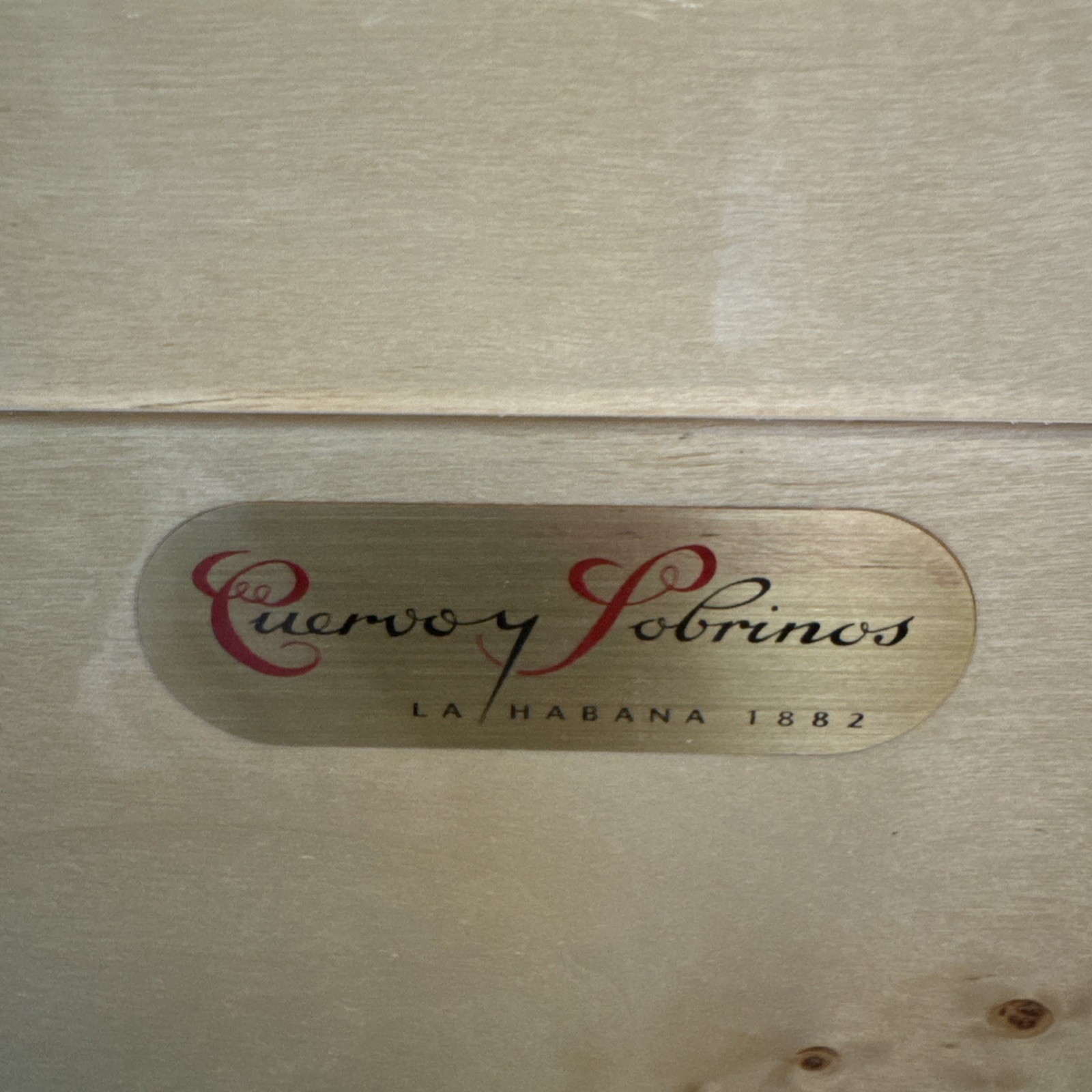 CUERVO Y SOBRINOS Rare Luxury Bird’s Eye Maple Wood Humidor Box