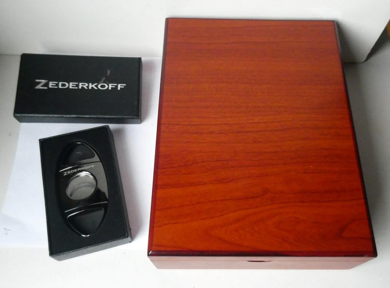 Cherry Wood Cuban Crafters Cigar Humidor 9″x6.5″x2.5″ + Zederkoff Cigar Cutter