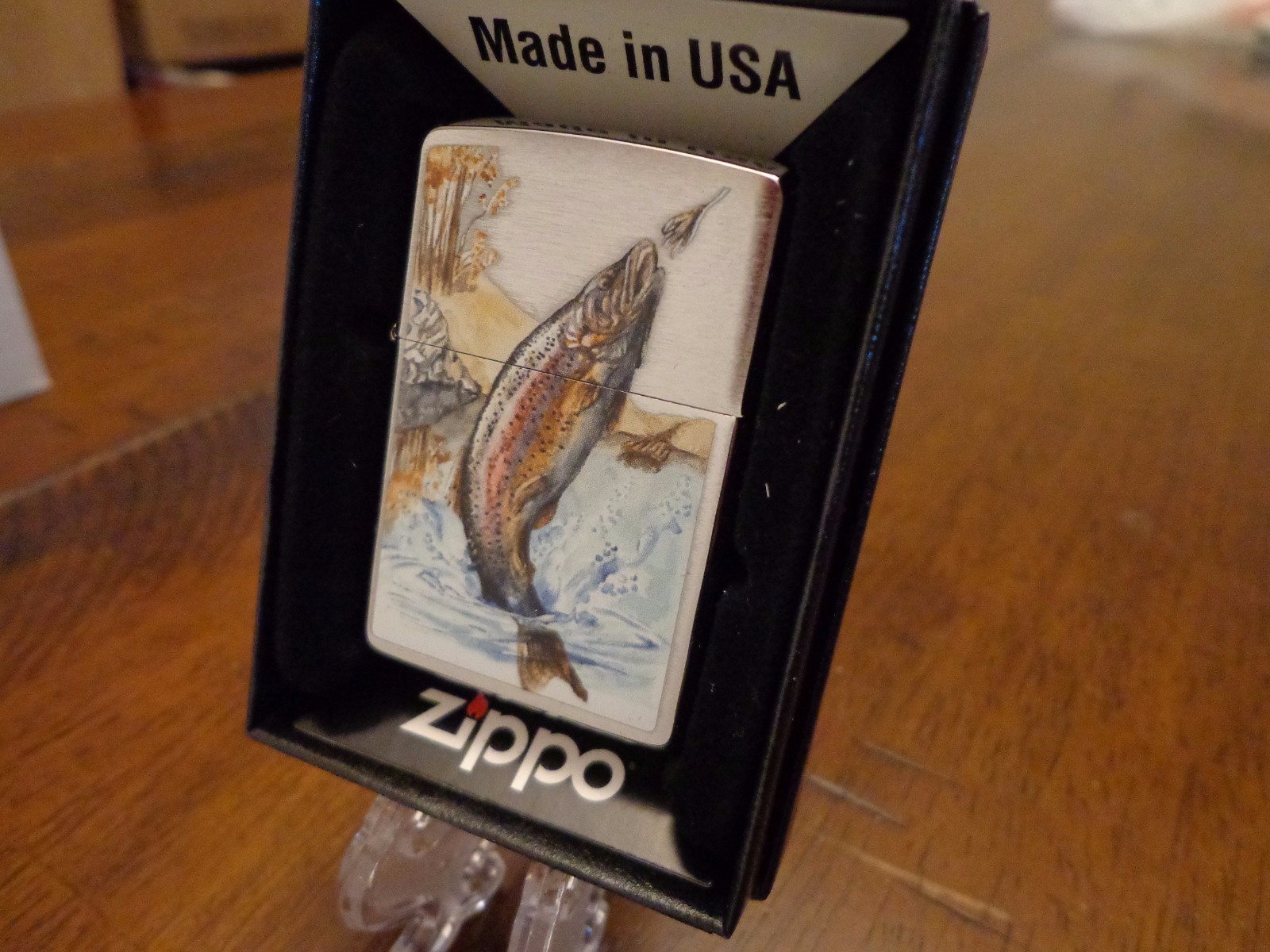 RAINBOW TROUT JUMPING OUT OF WATER FLY FISHING ZIPPO LIGHTER MINT IN BOX