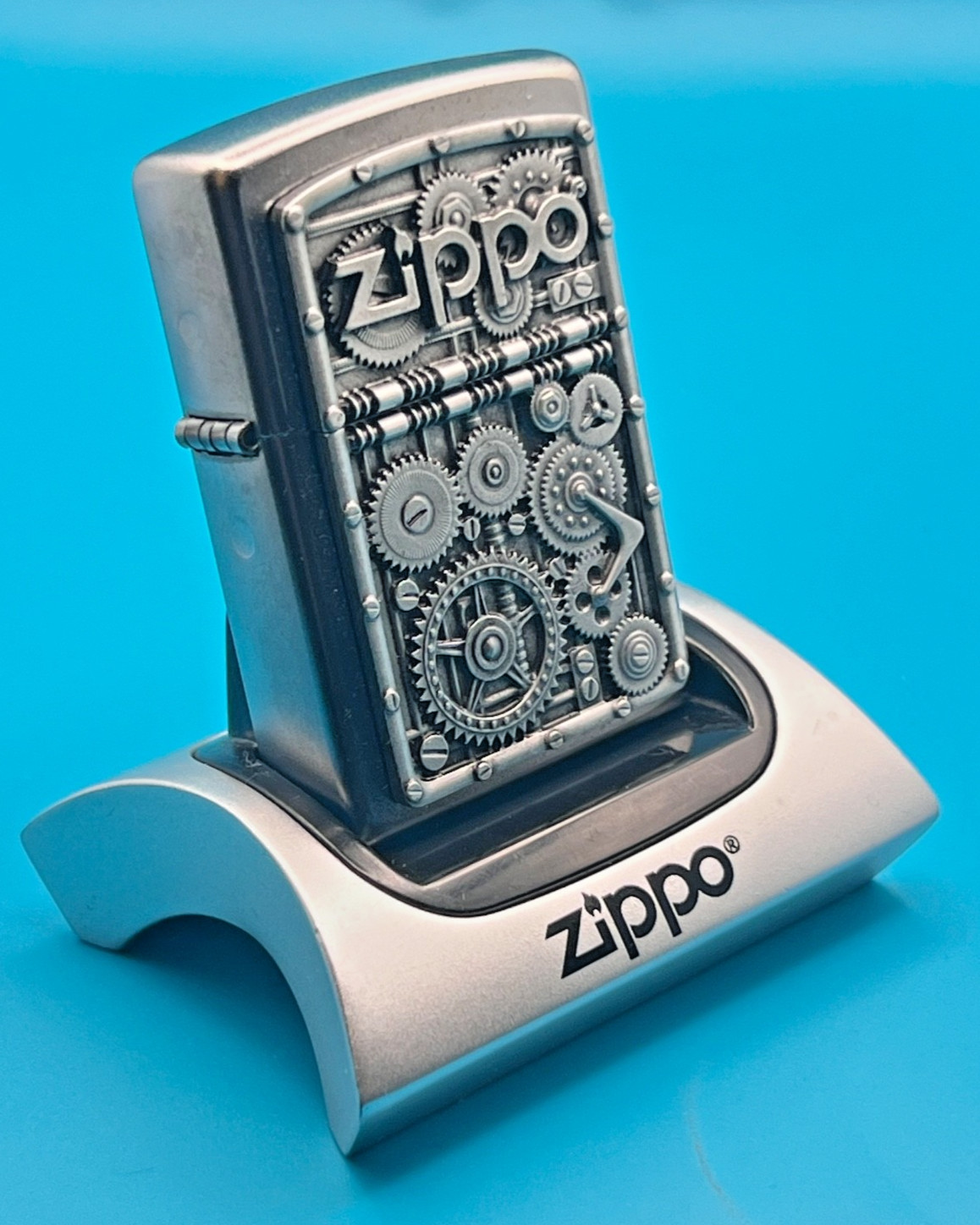Genuine Brand New 2014 ZIPPO Lighter INTRICATE COGS & GEARS Emblem Satin Chrome