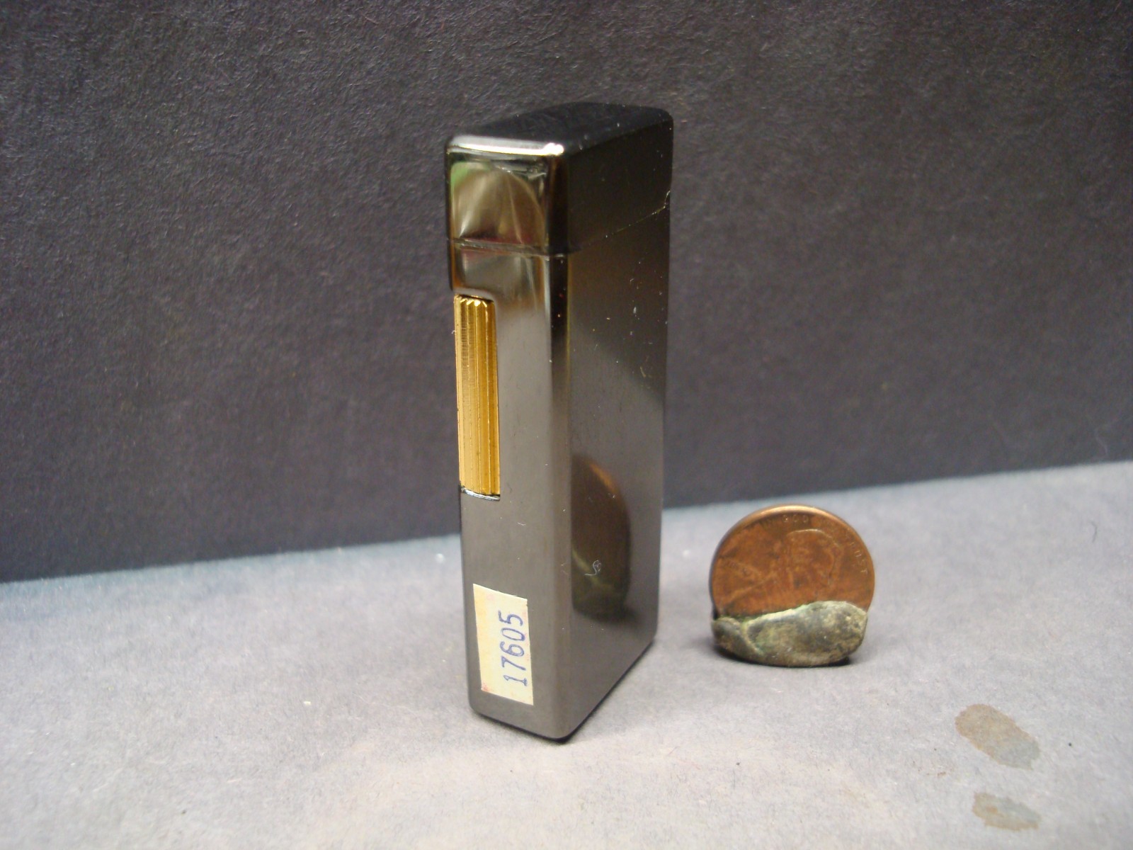 Vtg NOS Colibri Flint Lighter-Gold Accents-Piston Hinge-Vertical etched stripes