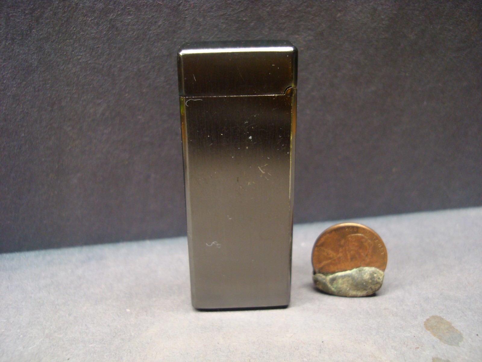 Vtg NOS Colibri Flint Lighter-Gold Accents-Piston Hinge-Vertical etched stripes