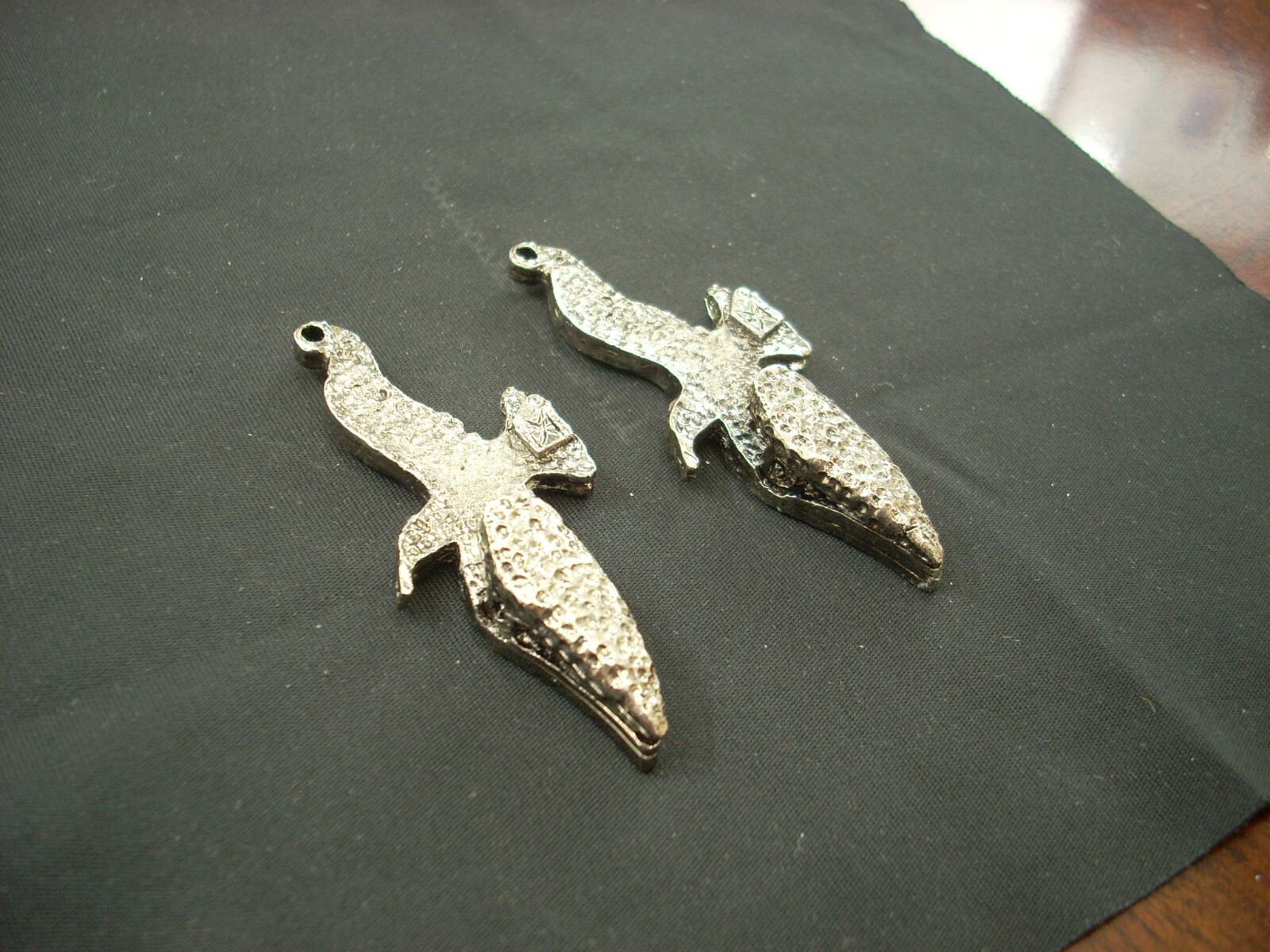 TOBACCO SMOKING TOOLS: “TWO BIRDS OF A FEATHER” 2 PCS. METAL ROACH CLIP SET (00)