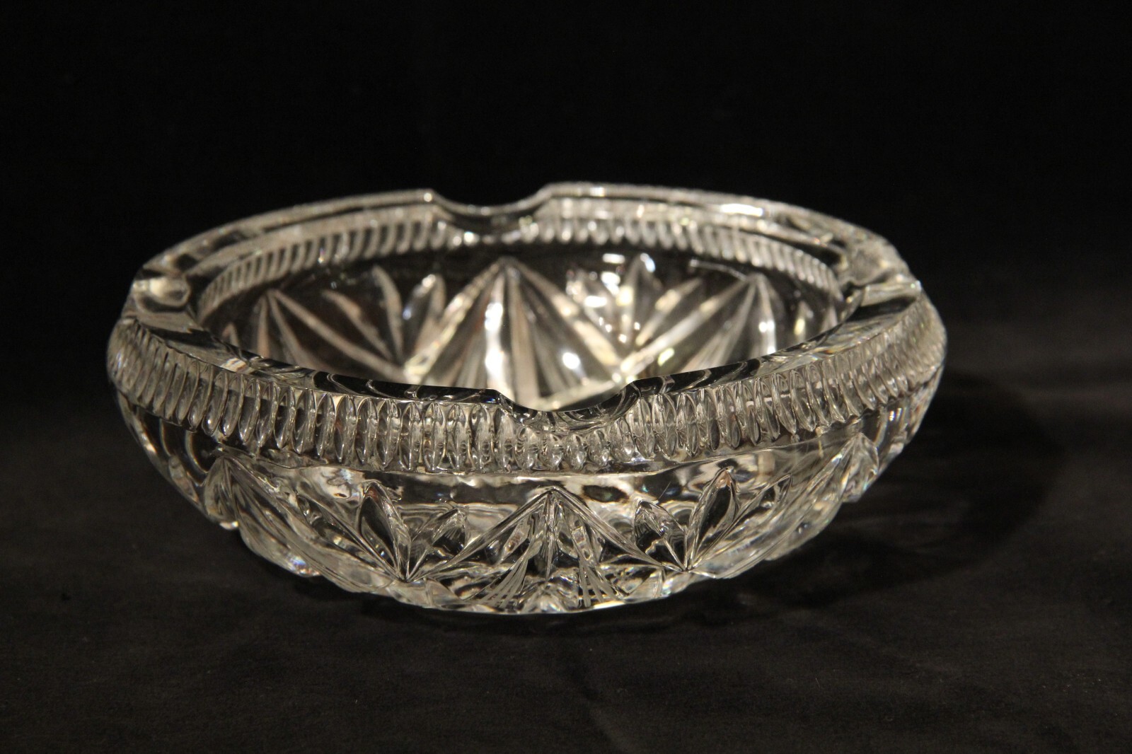 Vintage Cigar Ashtray Lead Crystal Glass 8 Point Star 5.25″w cigarette