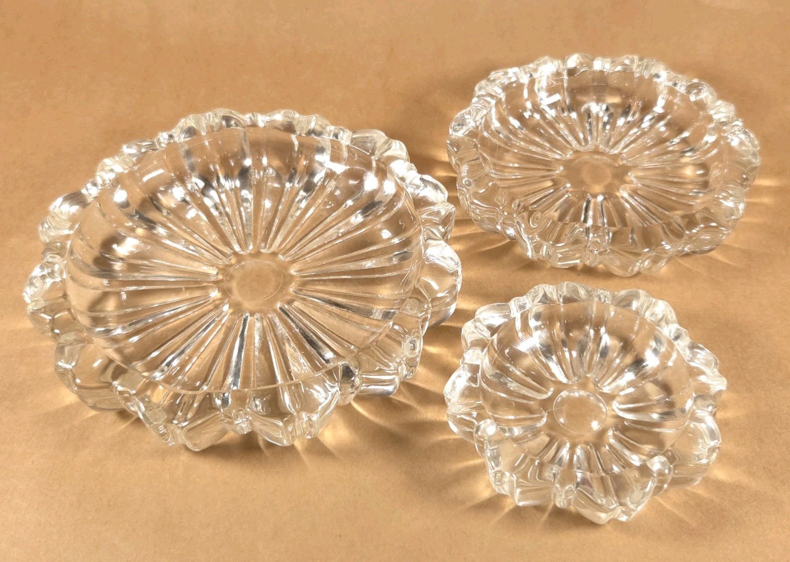 Vintage 3 Hazel Atlas Nesting Ashtrays Clear Glass Fluted Daisy Flower Shaped