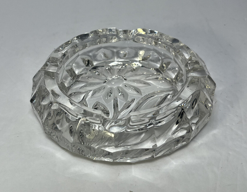 Vintage MCM Clear Thick Pressed Glass Ashtray 4.5″ Round Flower Daisy Sunflower