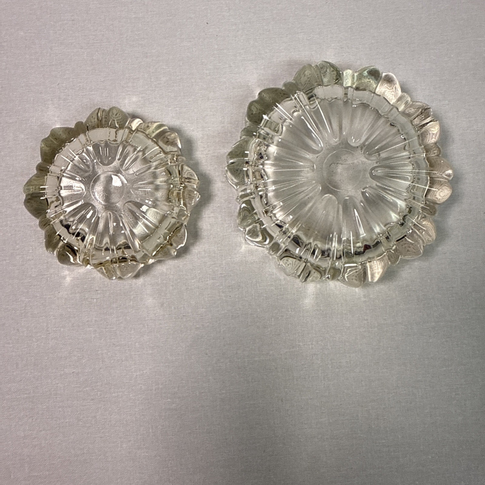 Vintage Yellow Depression 4″ & 3” Glass Ashtrays Flower Shaped Floral Ash Trays