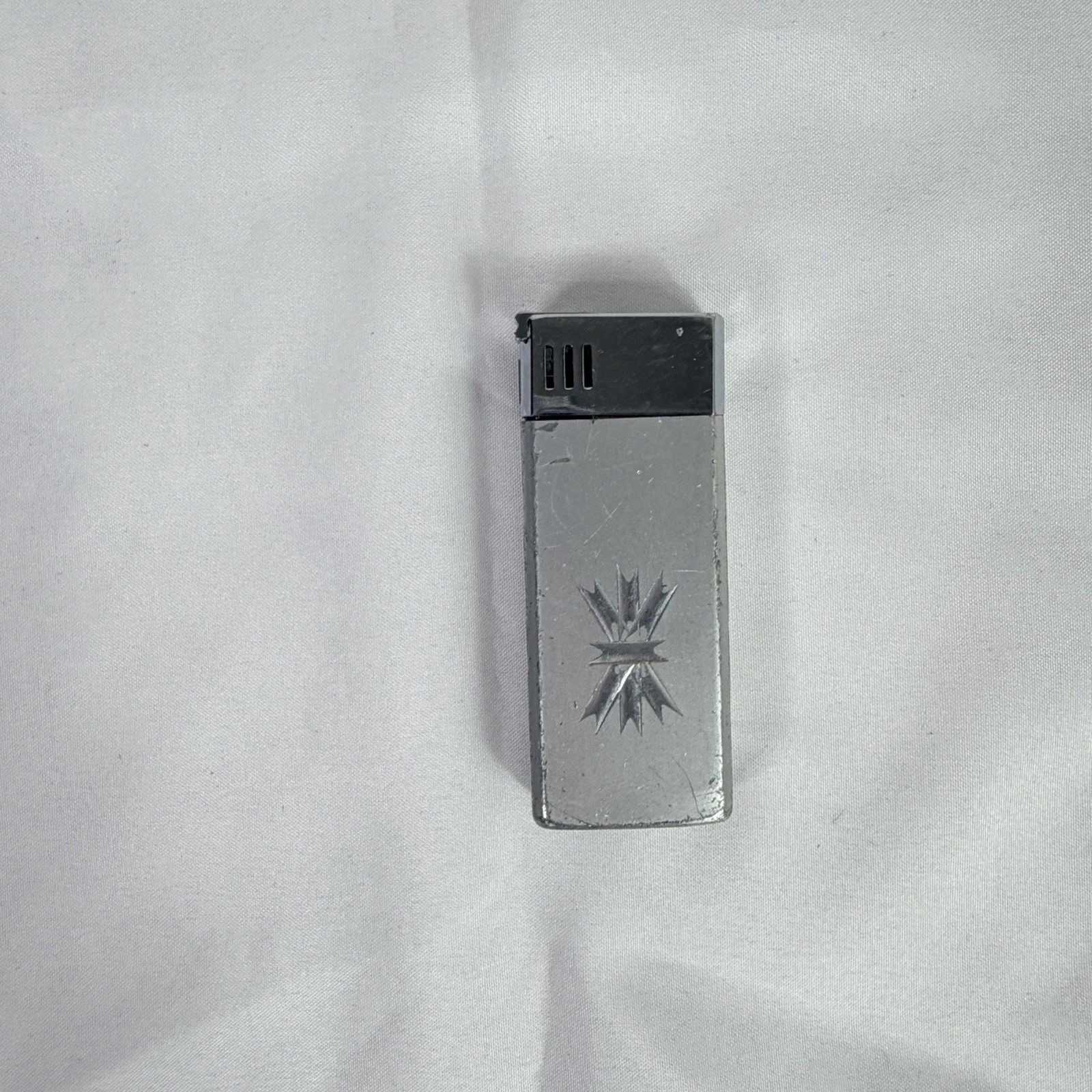JJJ Pinnacle Butane Lighter Vintage Starburst Engraving, Fluid/Wick Lighter