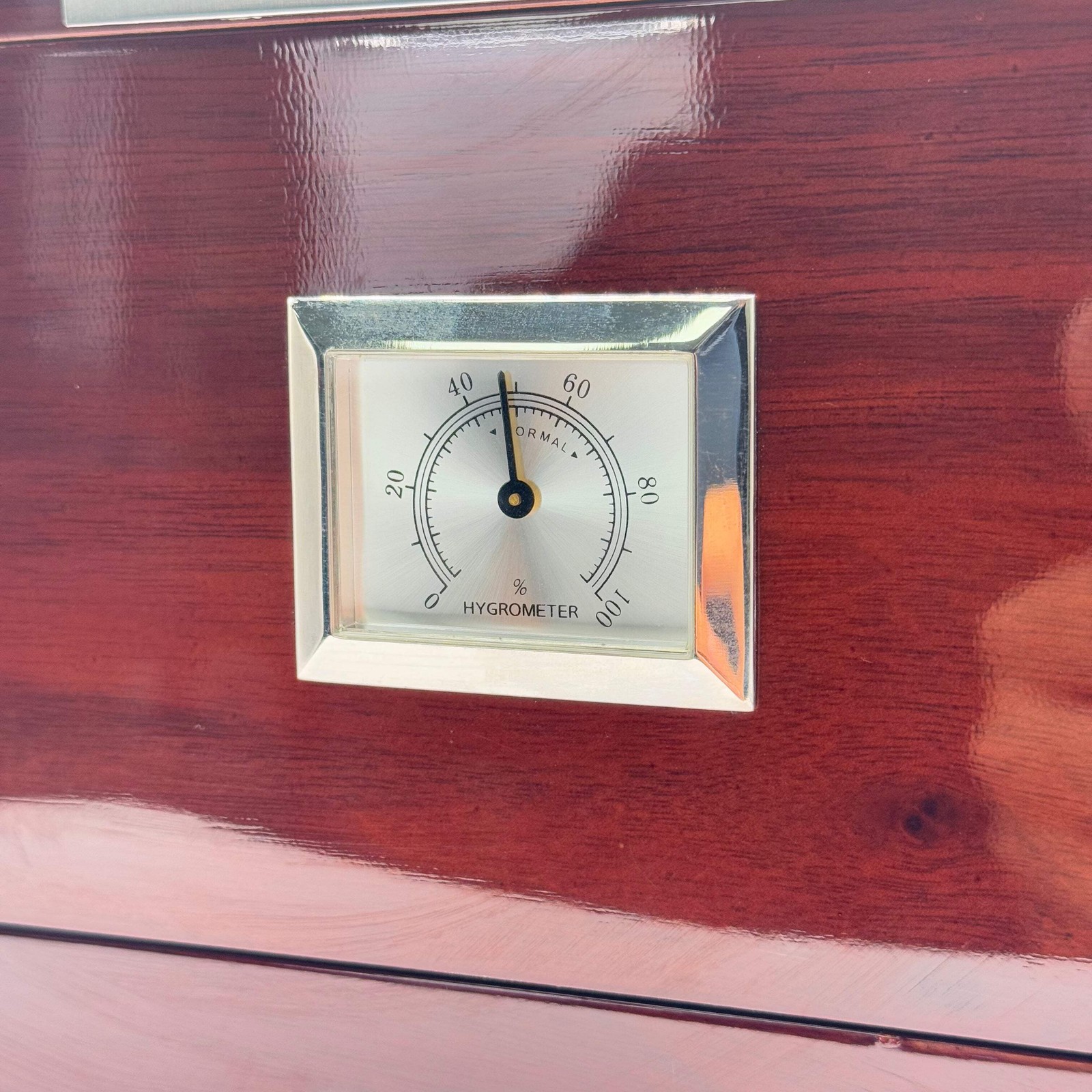 Bey Berk Lacquered 60 Cigar Box Brown With Hygrometer