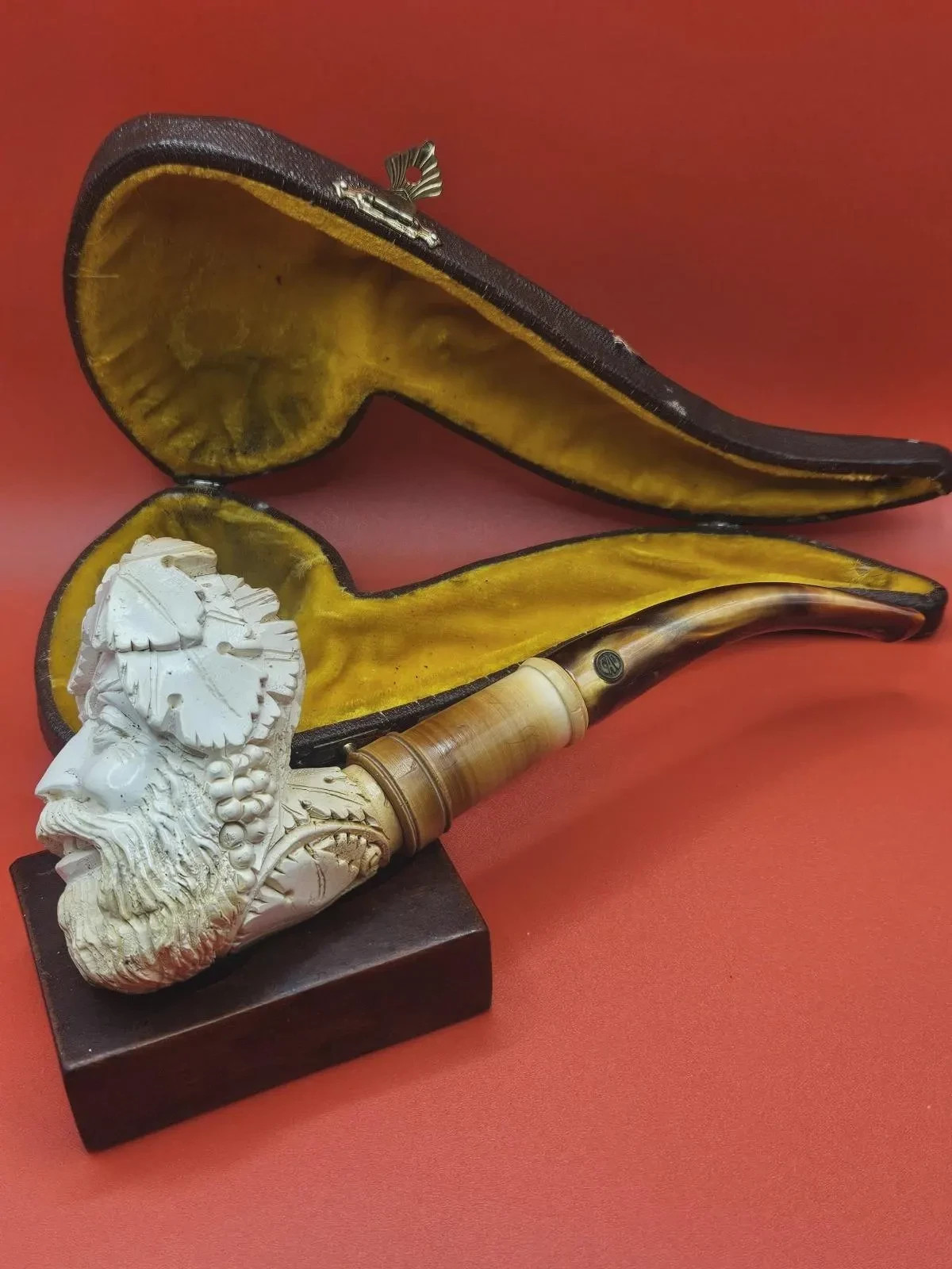 Gorgeous Vintage CAO Estate Hand Carved Meerschaum Pipe With Case