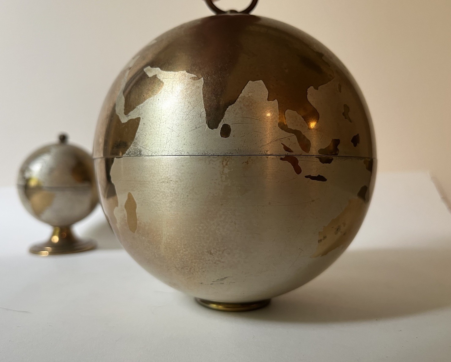 1950s/60s Globe Cigarette Dispenser With Matching lighter
