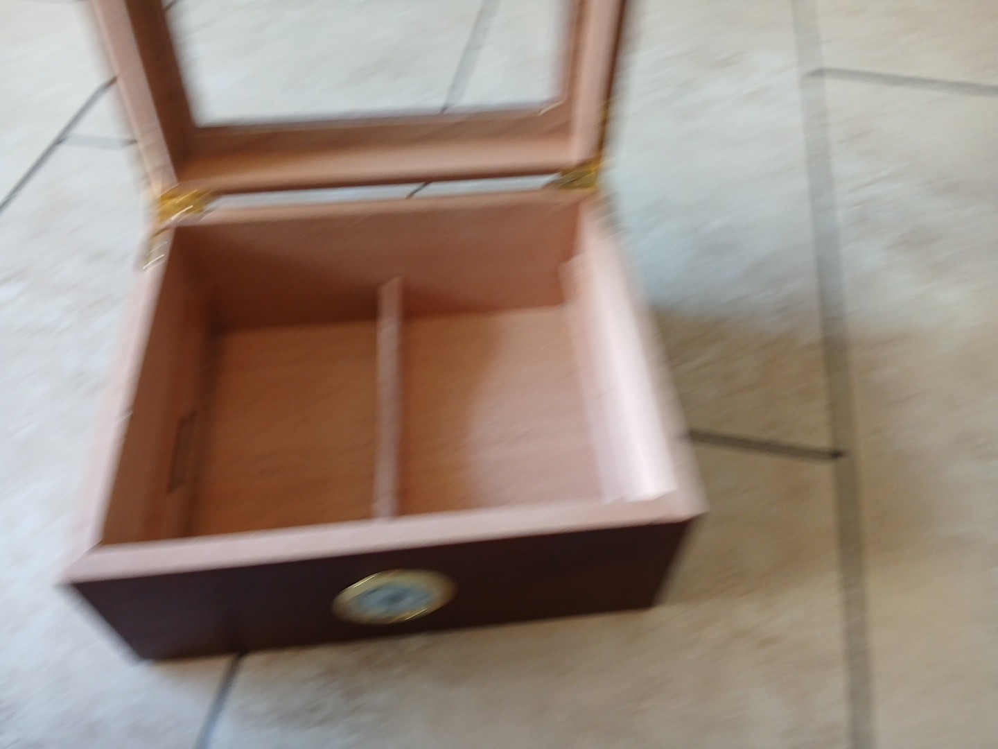 MANTELLO Cigars Humidor Royal Glass Top Cedar Lined Cigar Box Up To 50 Cigars
