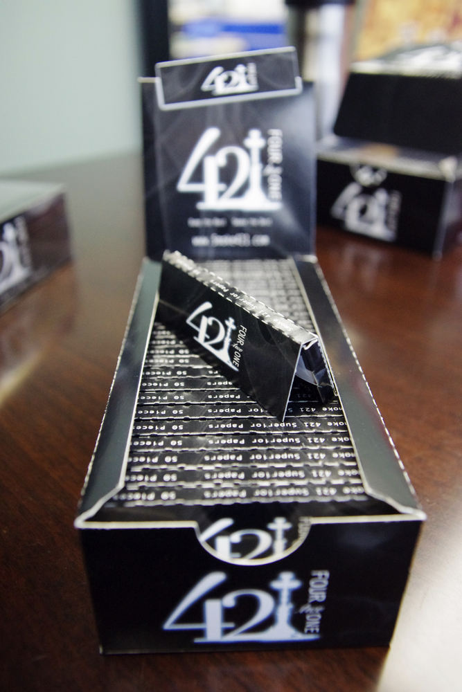 421 Cigarette Smoking Rolling Paper King Size 300 Packets / 9600 Papers
