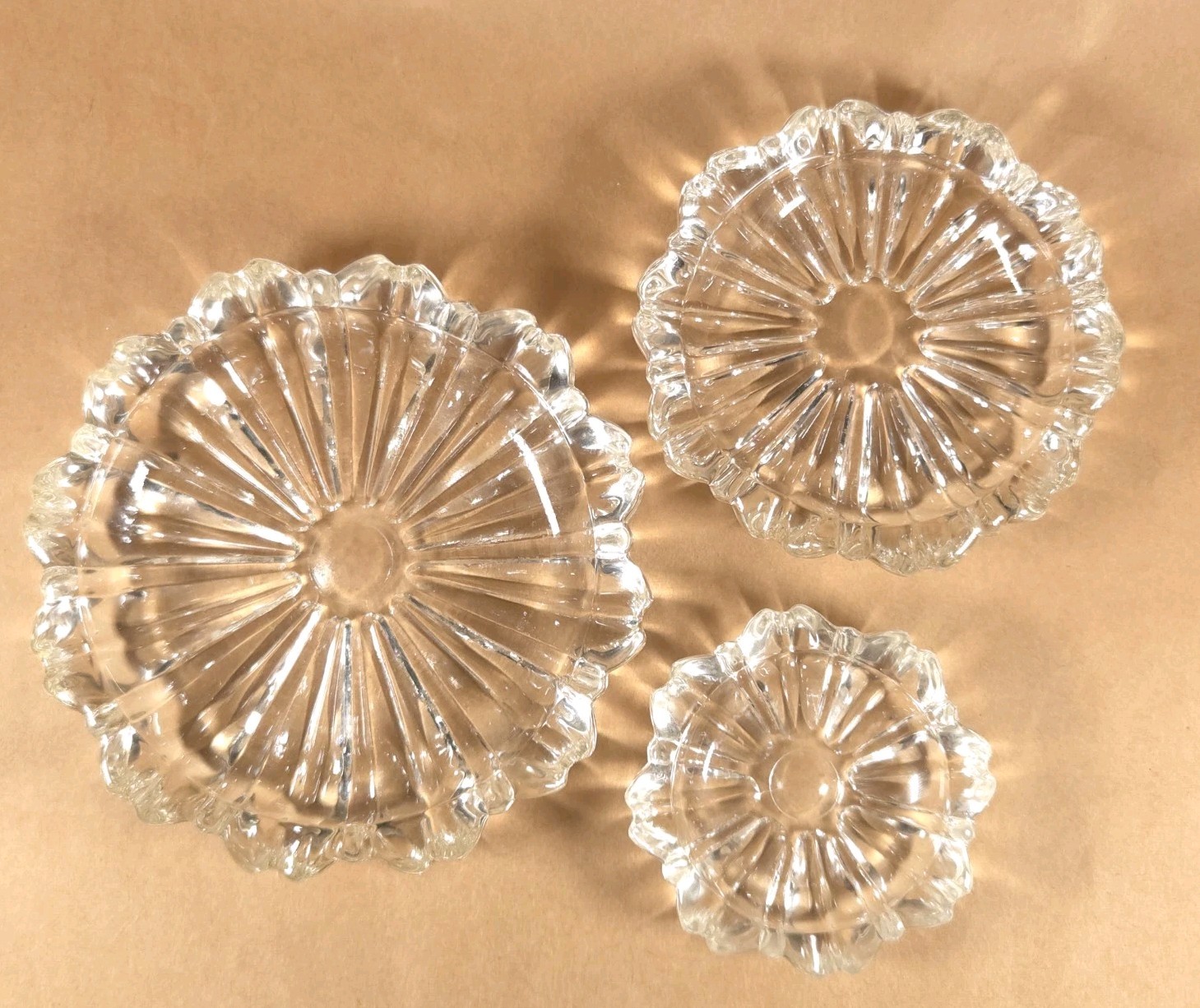 Vintage 3 Hazel Atlas Nesting Ashtrays Clear Glass Fluted Daisy Flower Shaped