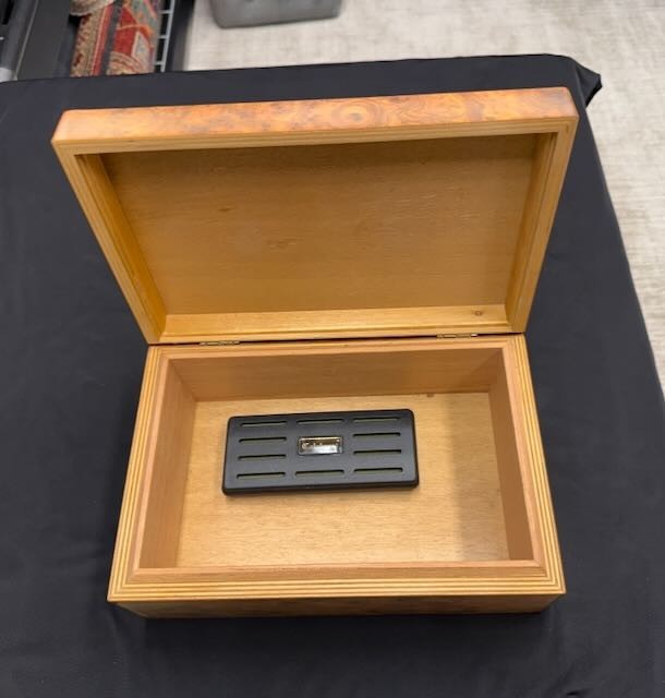 Burl Humidor Box for Cigars – 11 by 7 1/2 by 4 1/2 inches, Made in Italy