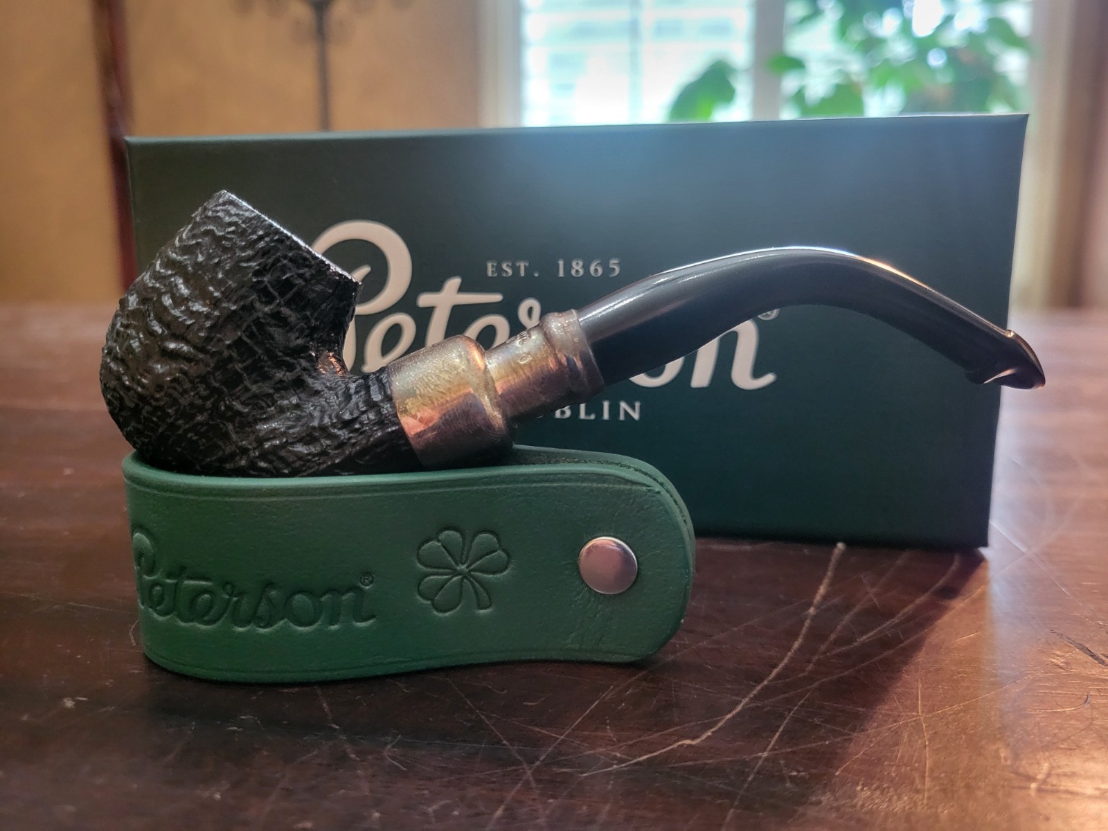 Peterson System Spigot Sandblasted (317) P-Lip with Leather Pipe Stand. NEW!
