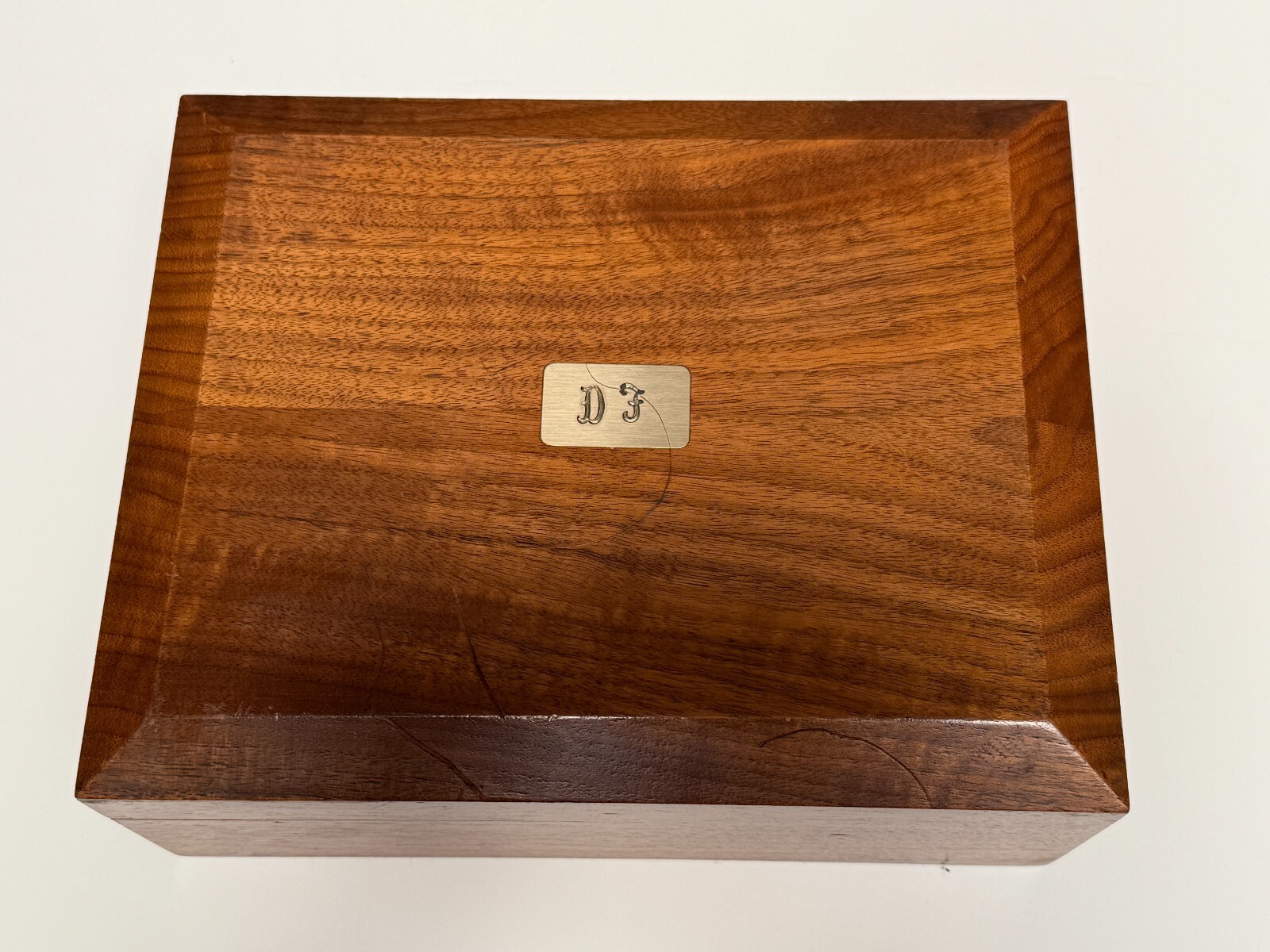 Vintage Decatur Industries Inc Cigarette Walnut Box, 11″ x 9″ x 4 1/2″