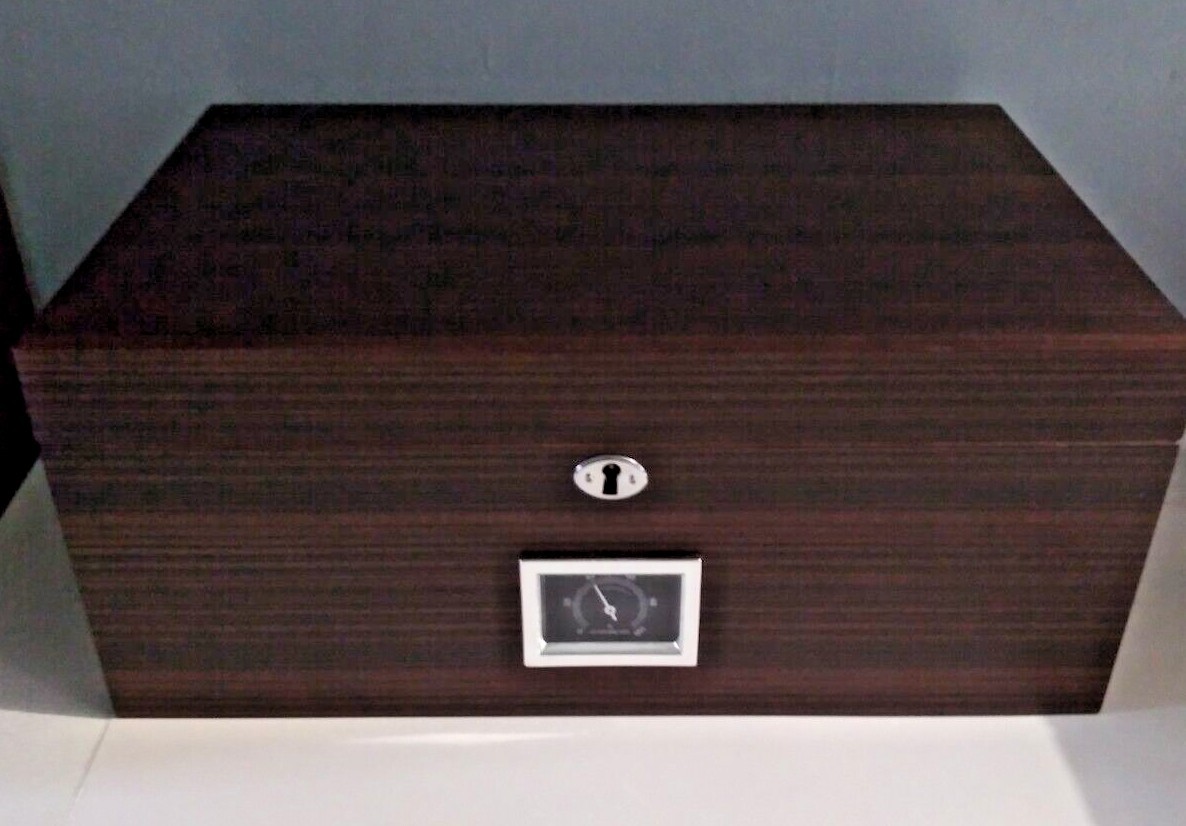 The Rockefeller Cigar Humidor Holds130 Cigars W/Display
