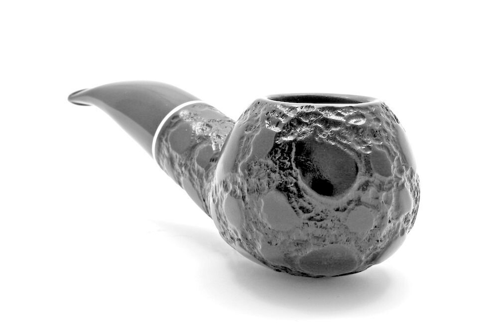 Savinelli Pipe Alligator Black 320 / 135 Mm / Height 35 Mm / Bore 22 Mm / 9 Mm