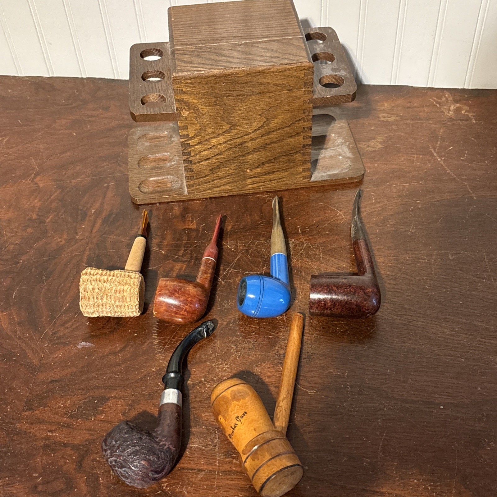LOT 6 VINTAGE BRIAR PIPES & CORN COB PIPE AND WOODEN STAND SMOKING PIPES ESTATE