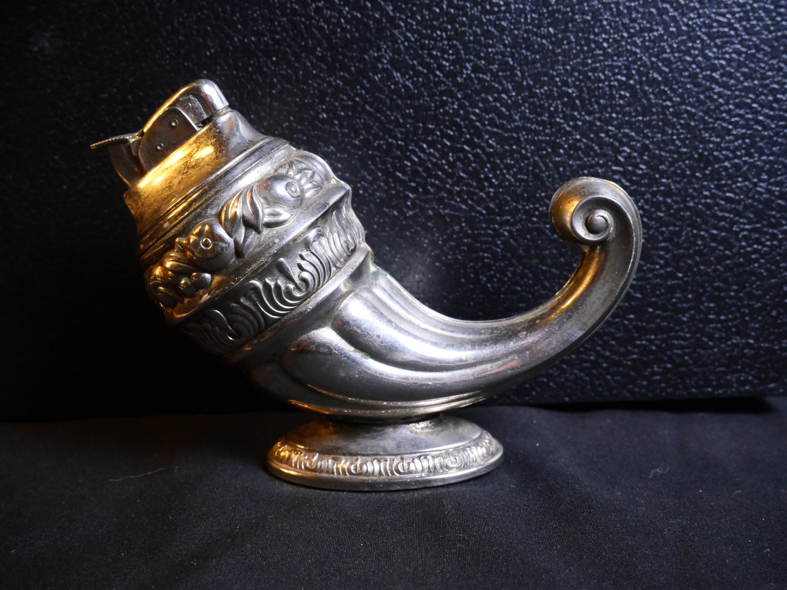 Vintage Table Top Cornucopia Lighter With Insert (Needs Work)