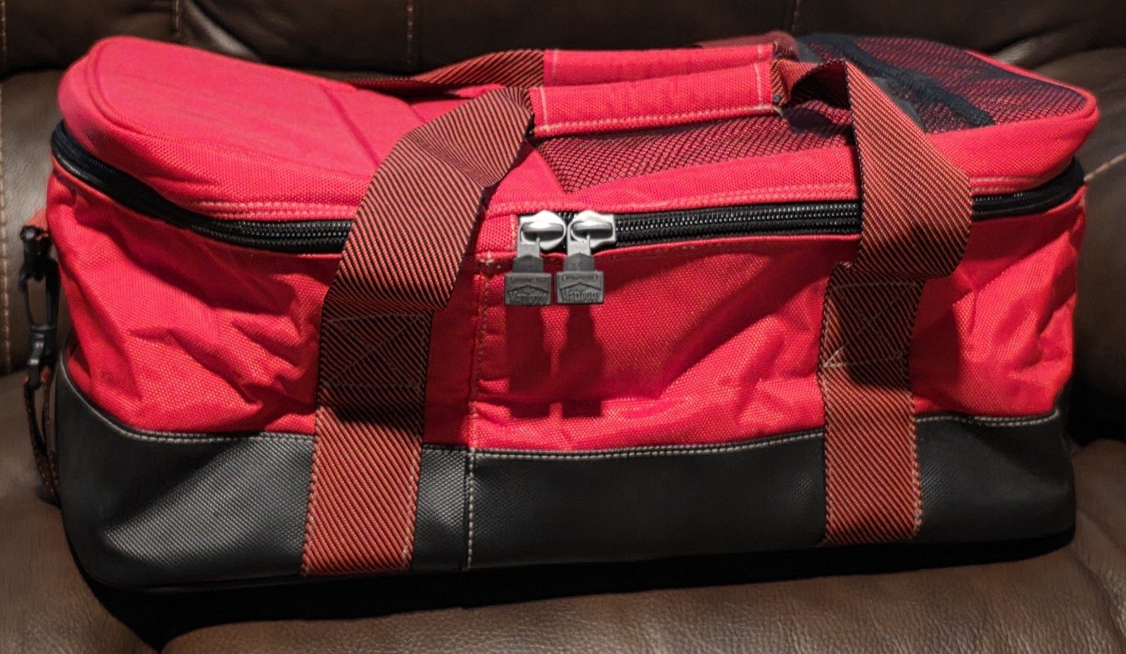 Marlboro Expandable Cooler Red With Shoulder Strap Excellent Condition #0279