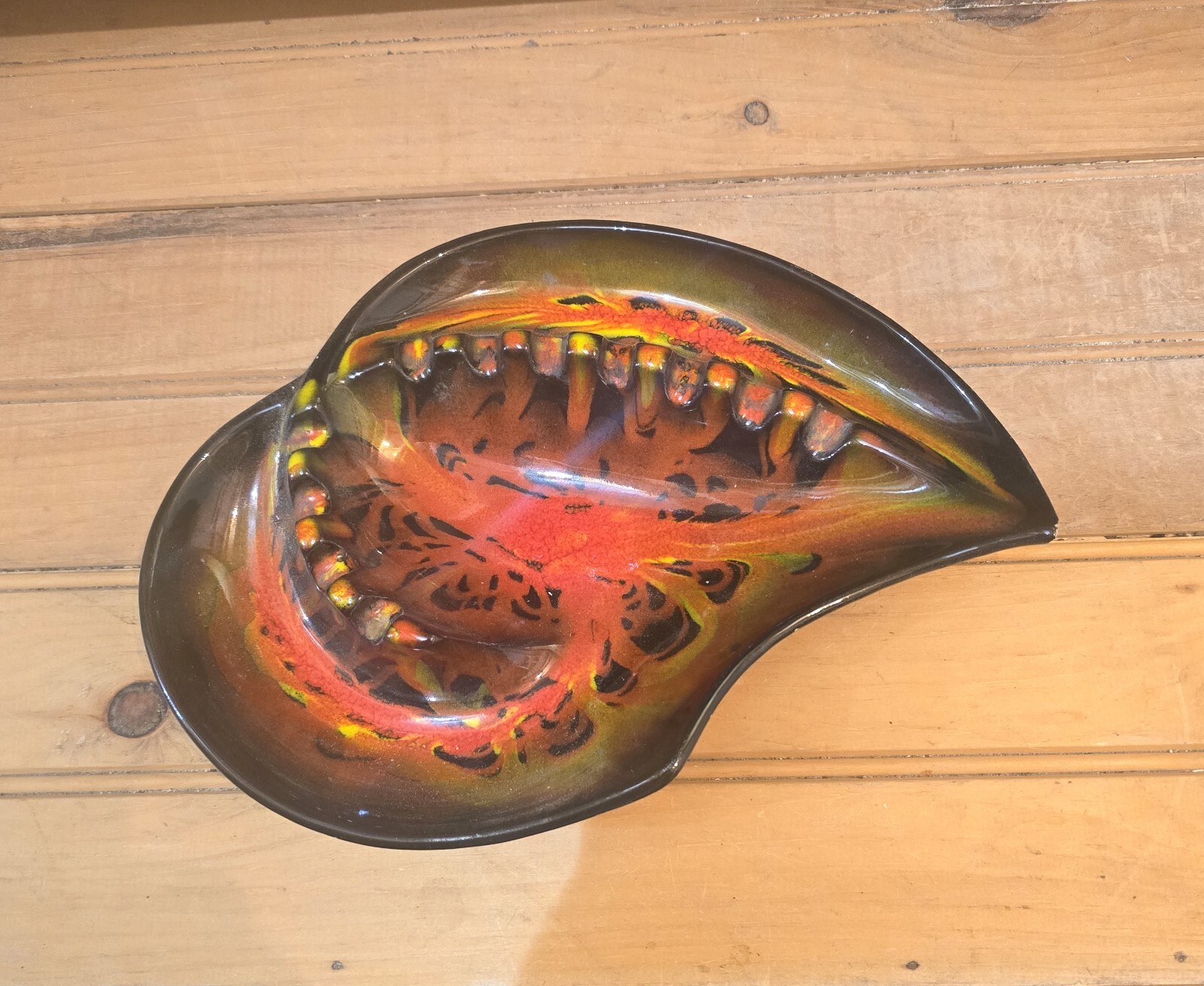 Ashtray Ceramic With Beautiful Colors. It Measures 10-1/8″L x 7-1/4″W x 1-3/8″H