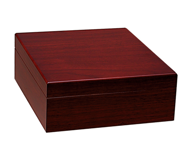 CHALET Cigar HUMIDOR Mahogany – holds 25-50 Cigars