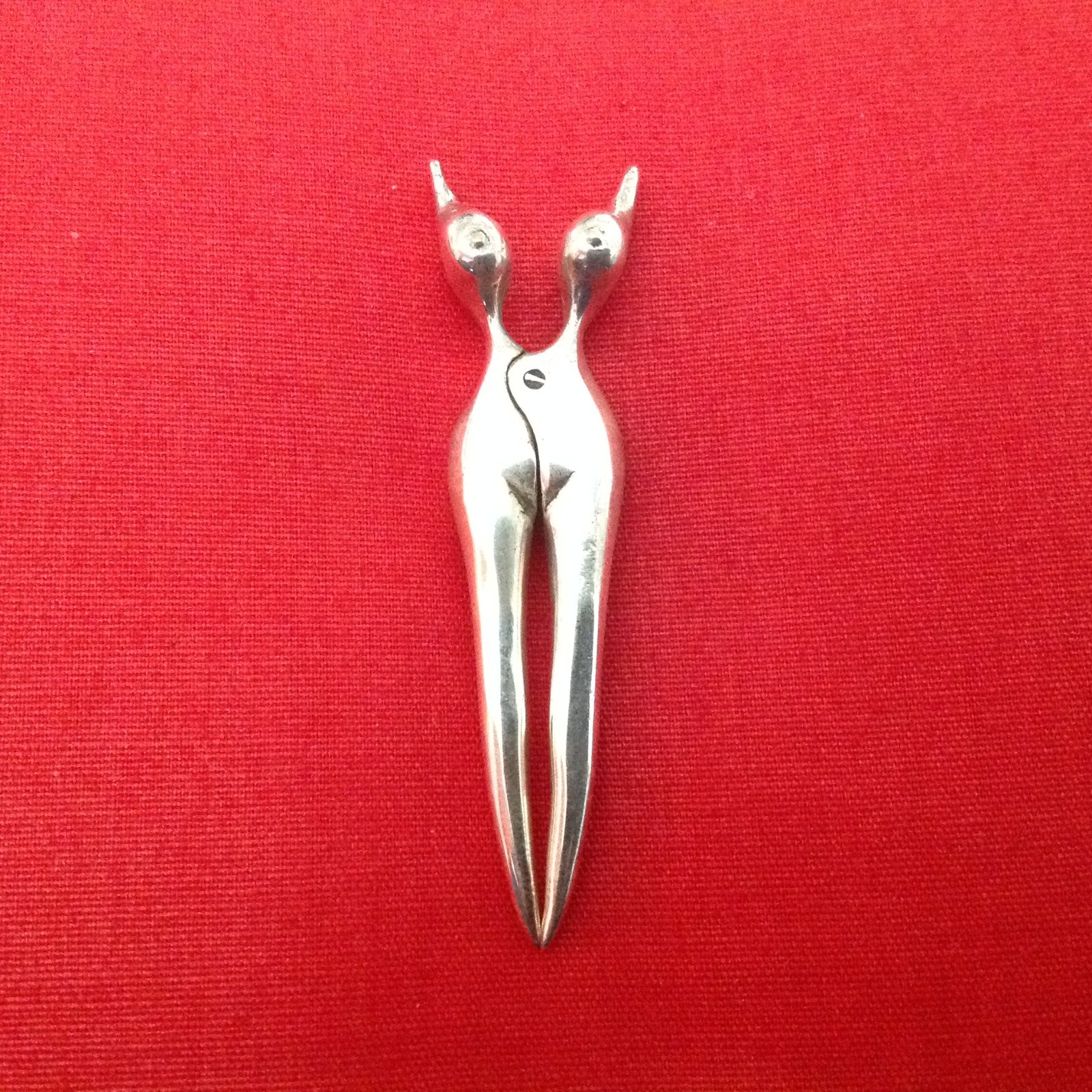 VINTAGE RETRO WOMEN SILVER ROACH CLIP